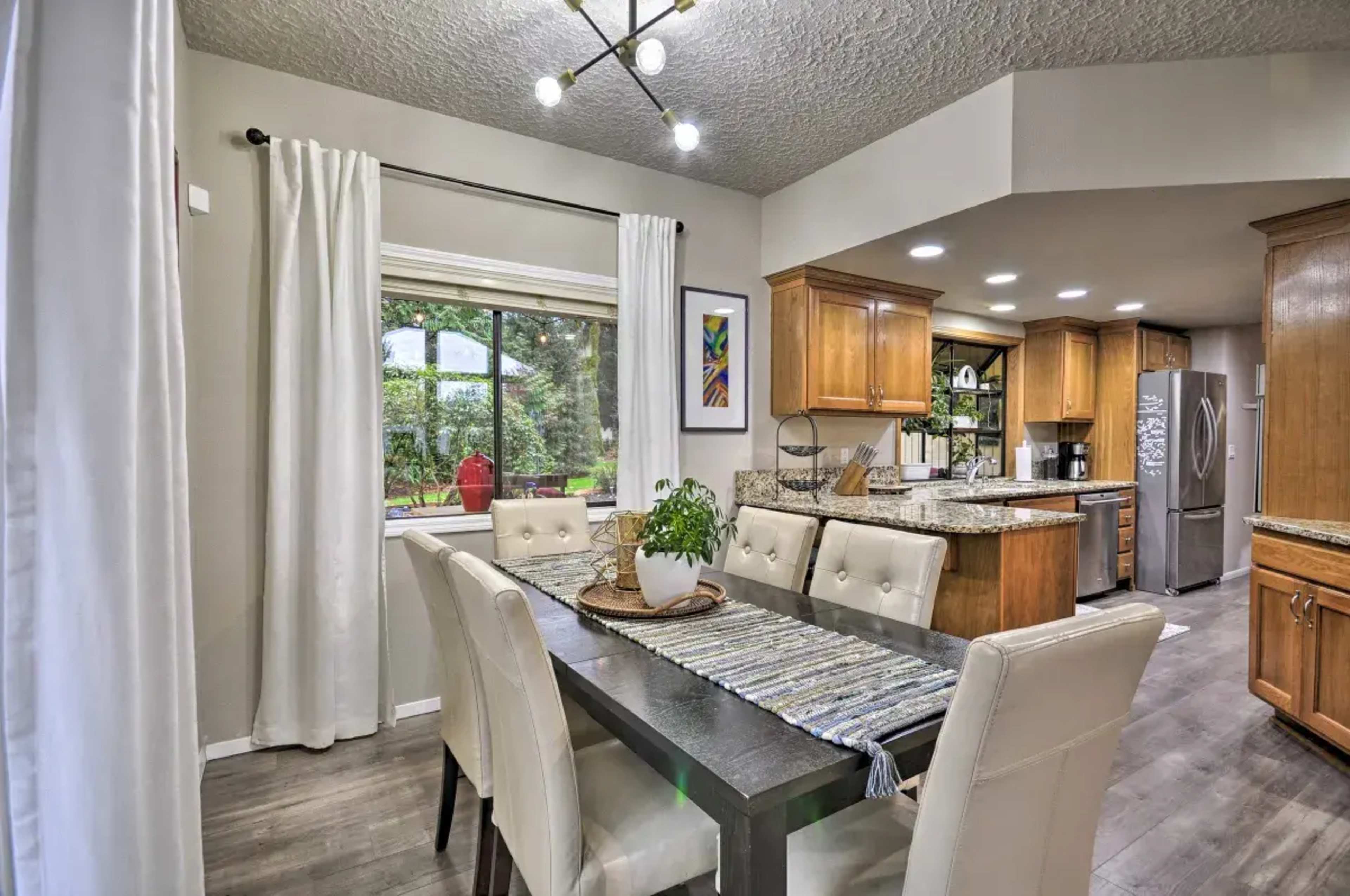 Luxurious Family Home Image in Five Corners, Vancouver, WA