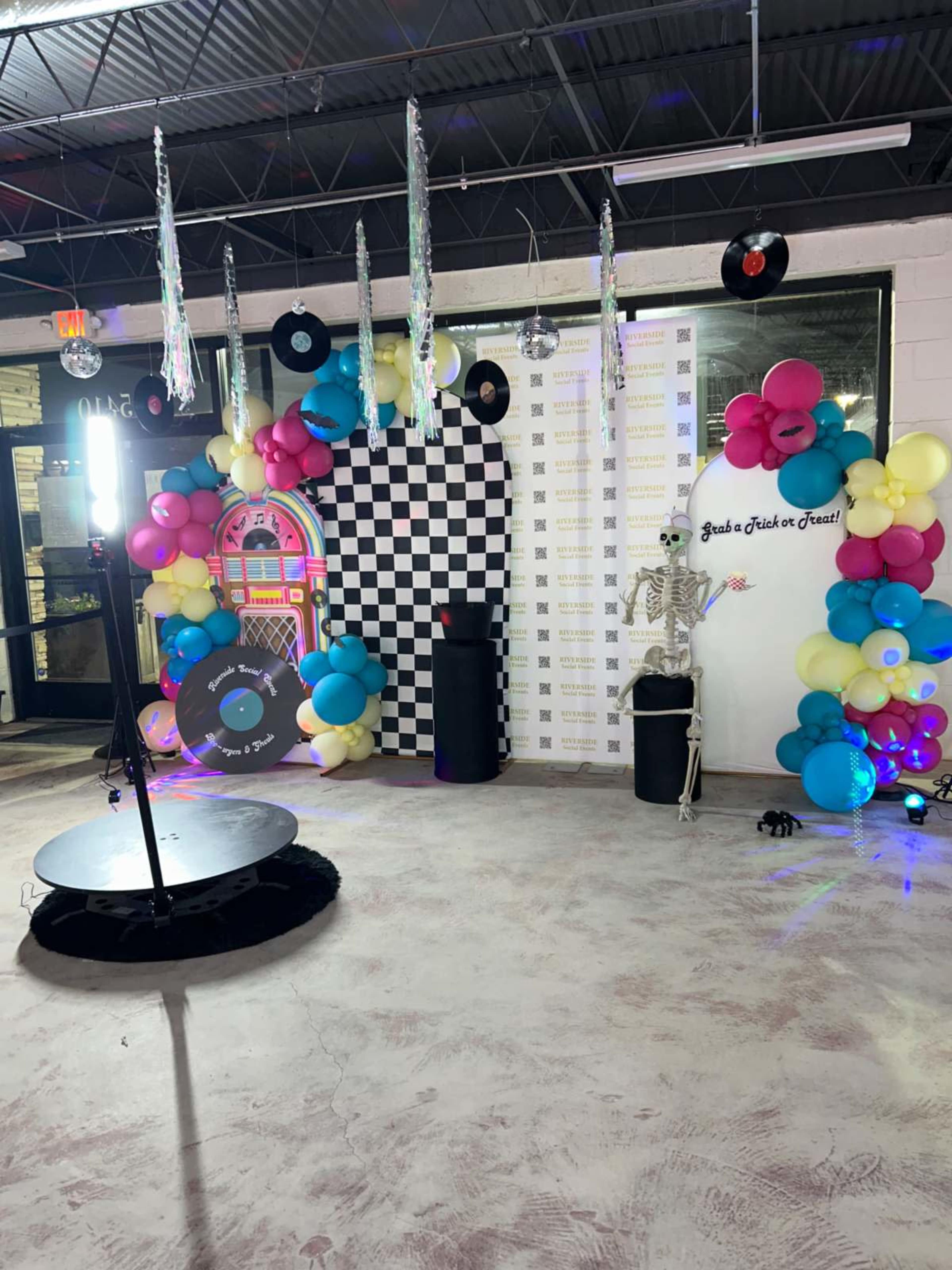 Modern West Fort Worth Wedding Venue for Micro Weddings & Intimate Events Near Stockyards and Downtown Image in River Oaks, River Oaks, TX