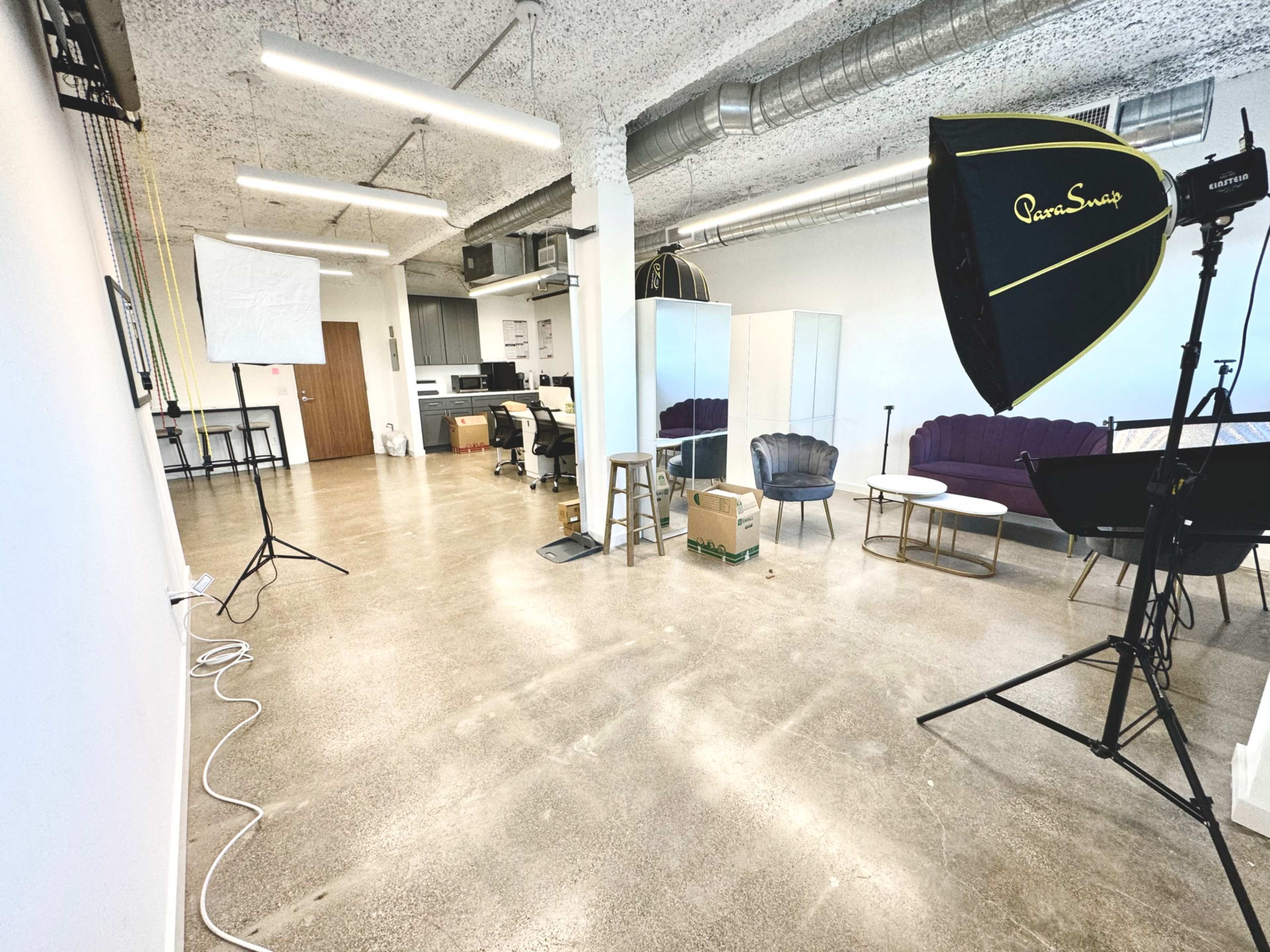 Bright and Versatile Studio for Rent in Prime Location Image in Beverly Grove, Los Angeles, CA