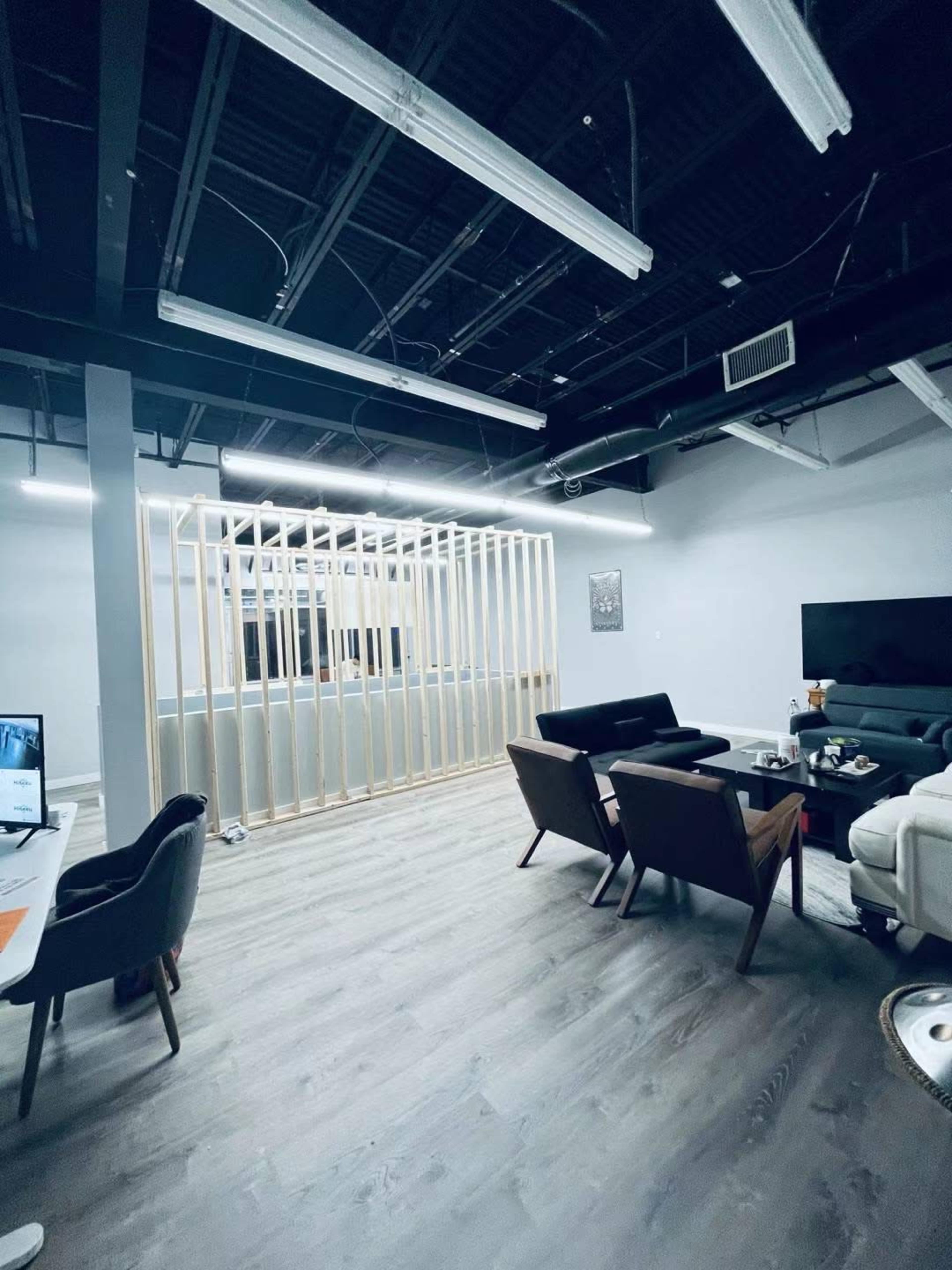 Spacious Studio in Great Neck with Modern Amenities Image in North Hempstead, Great Neck, NY