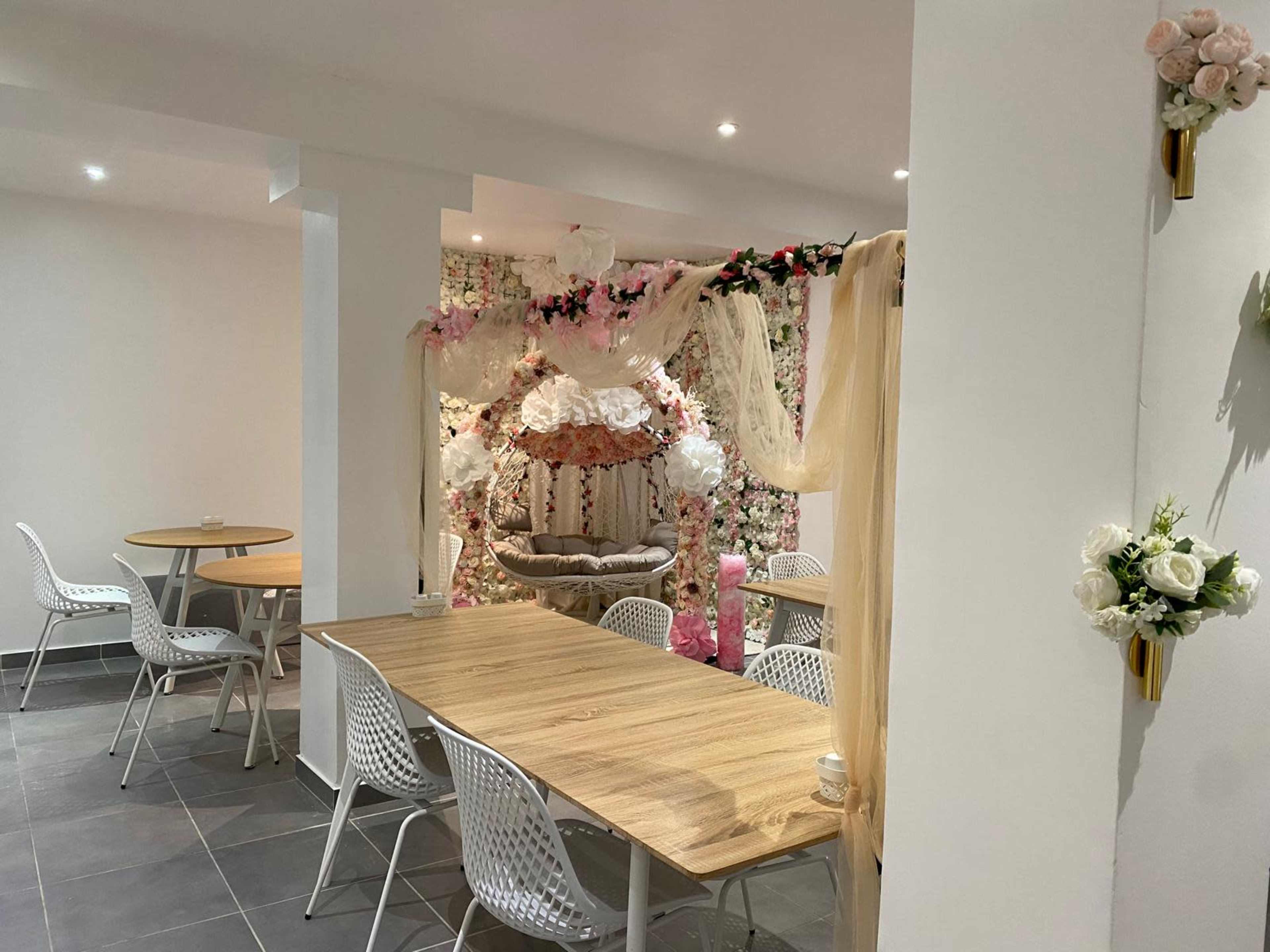 Lieu Instagrammable : Décoration chic pour photos et événements Image in , MONTLUEL