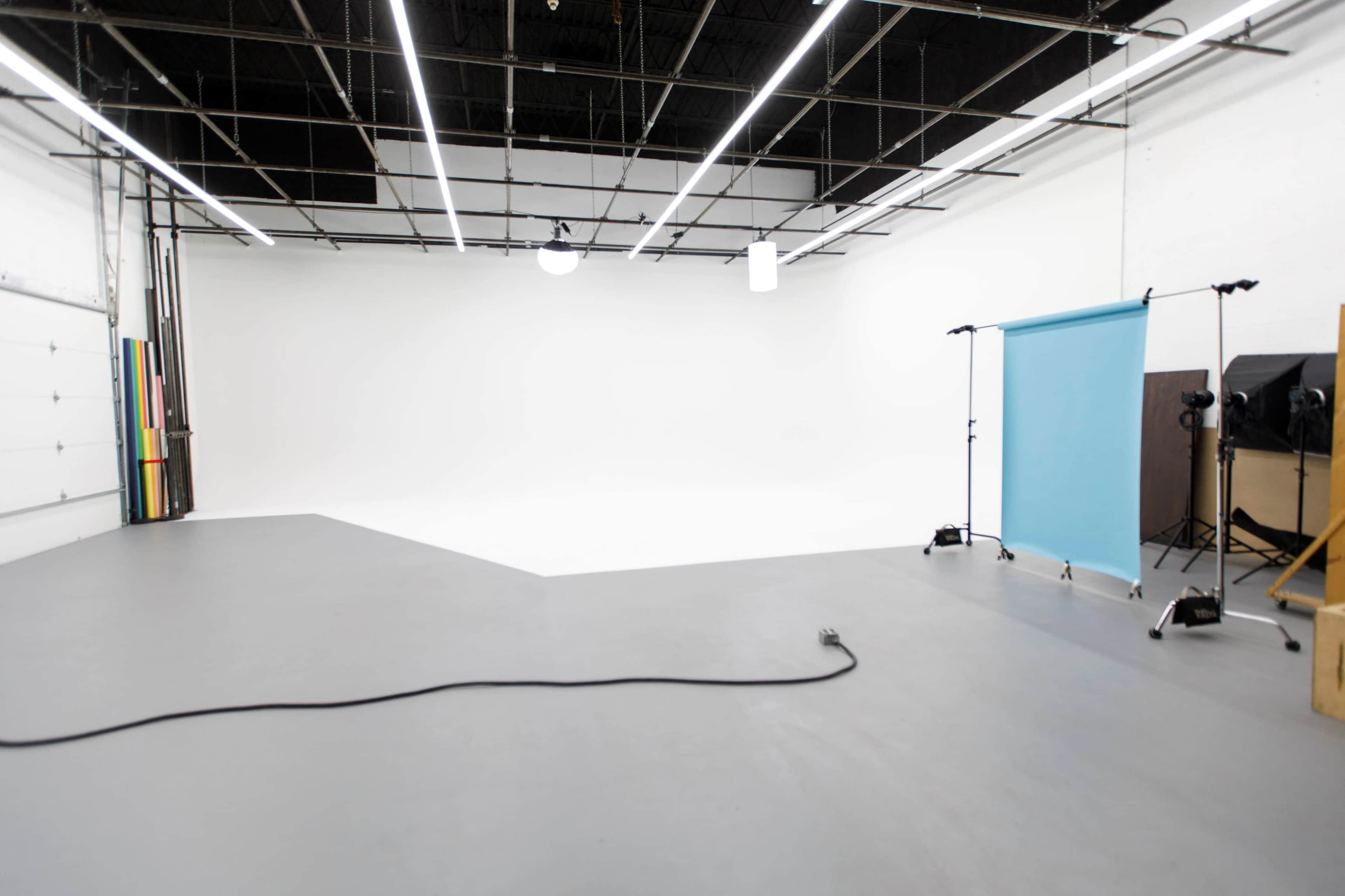 White Cyc Studio Near Cleveland, Ohio Image in Euclid, Euclid, OH