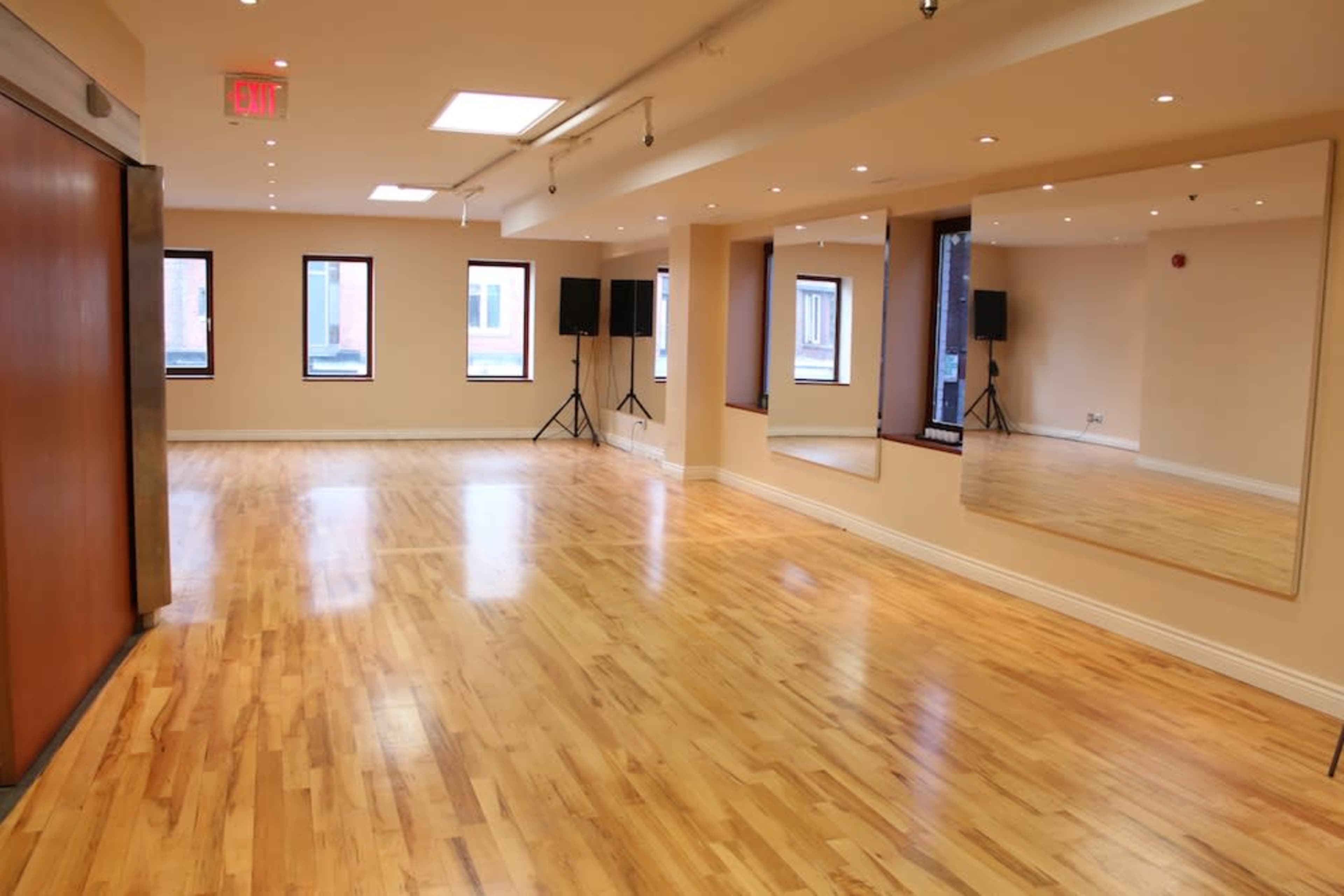 Versatile Multi-Use Studio Space on Bloor – Perfect for Events, Rehearsals, and More! Image in Harbord Village, Toronto, ON