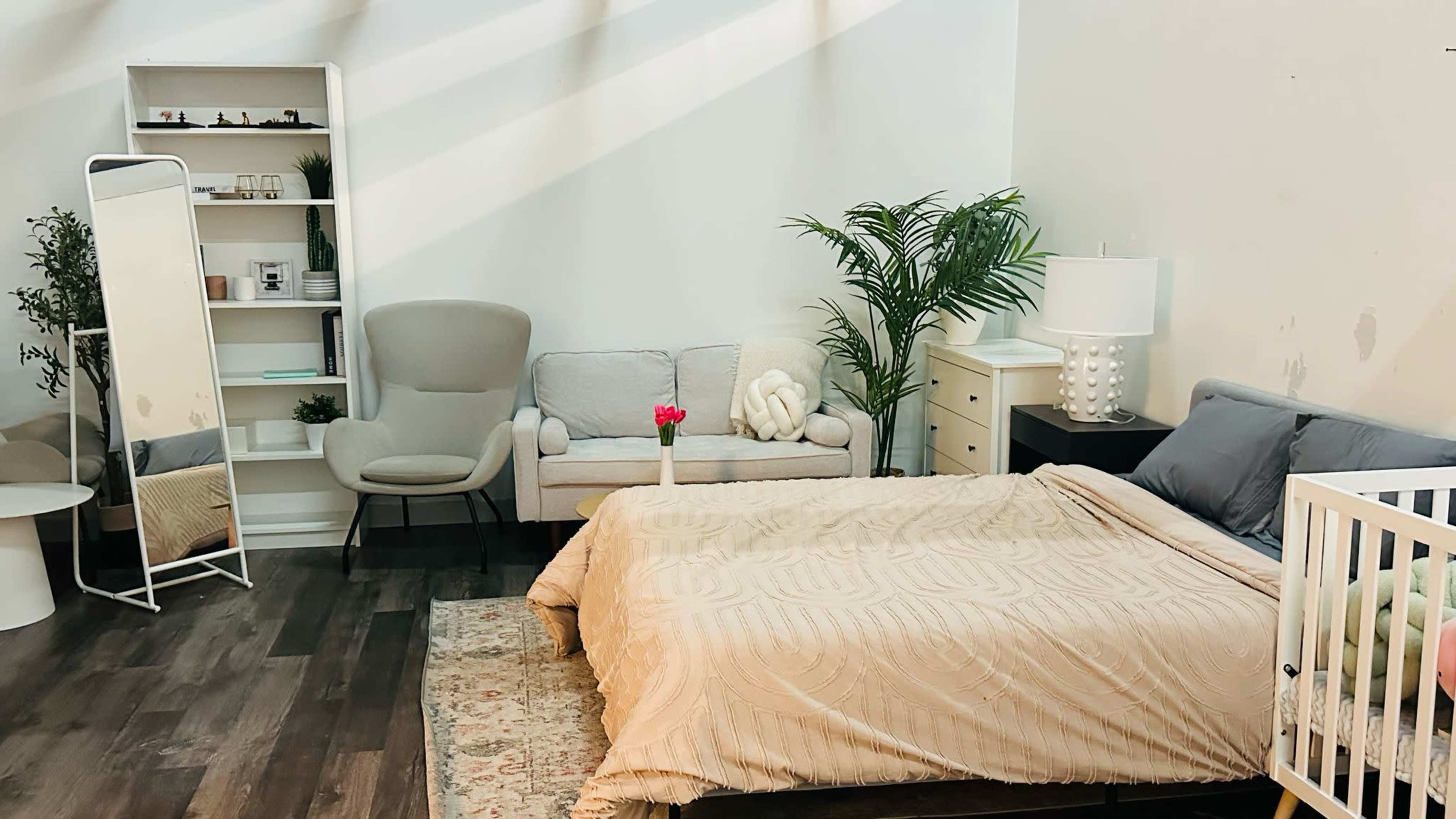 South Side Unique Photo Studio Rental {Creator Haus} Image in Southeast Edmonton, Edmotnon, AB