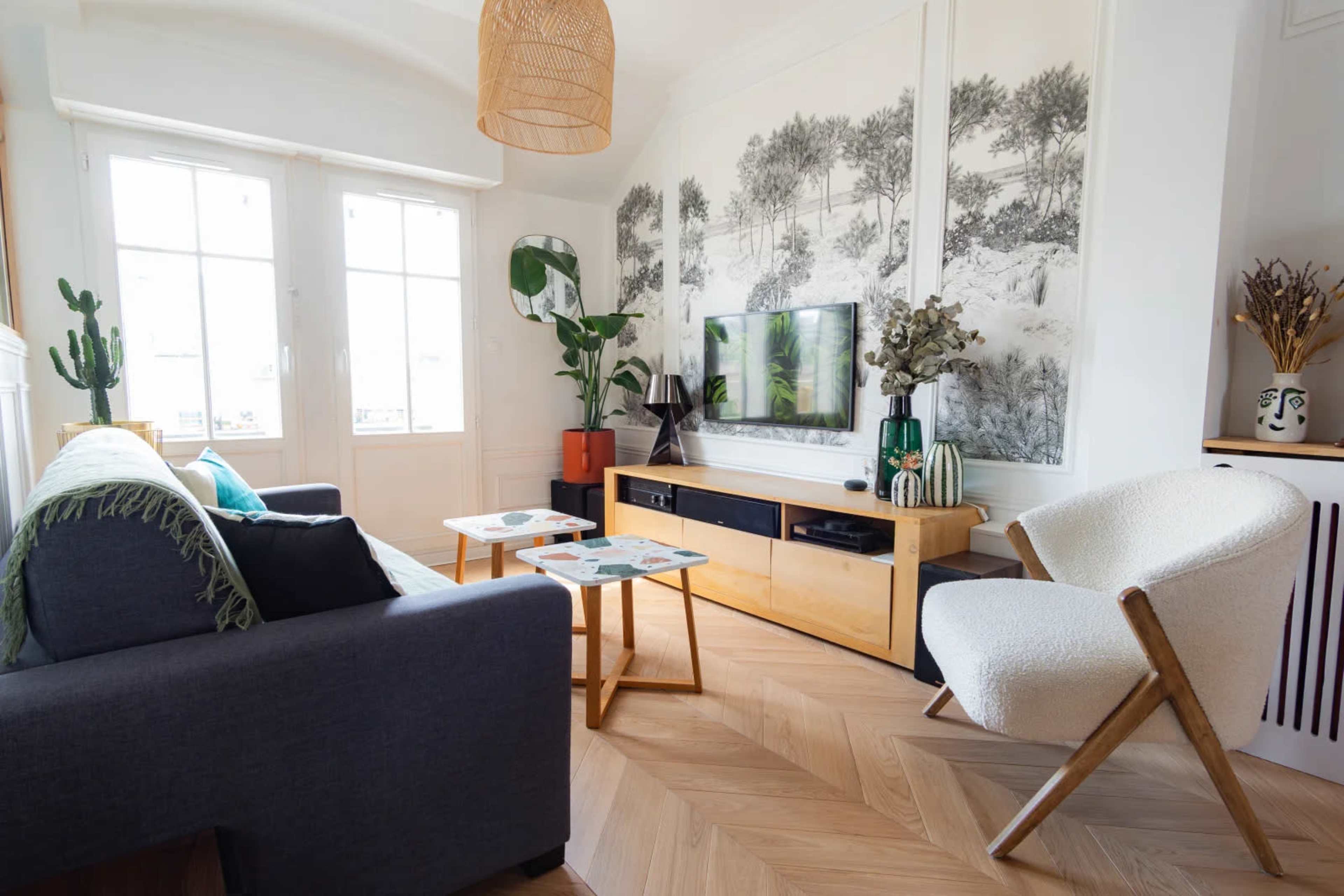 Appartement lumineux tendance avec balcon / parquet / moulure / verrière / belle salle de bain / chambres enfants Image in Saint-Lambert, Paris, 