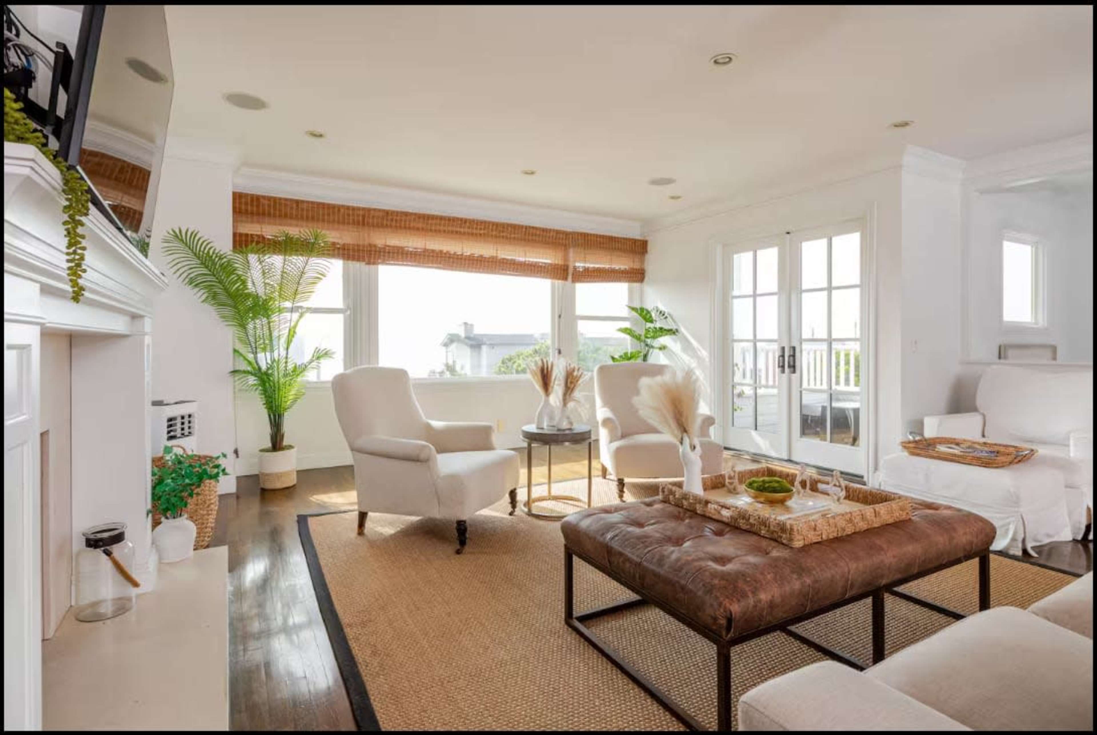 Airy Modern Beach Retreat in Manhattan Beach – Cozy, Stylish Image in Manhattan Beach, manhattan beach, CA