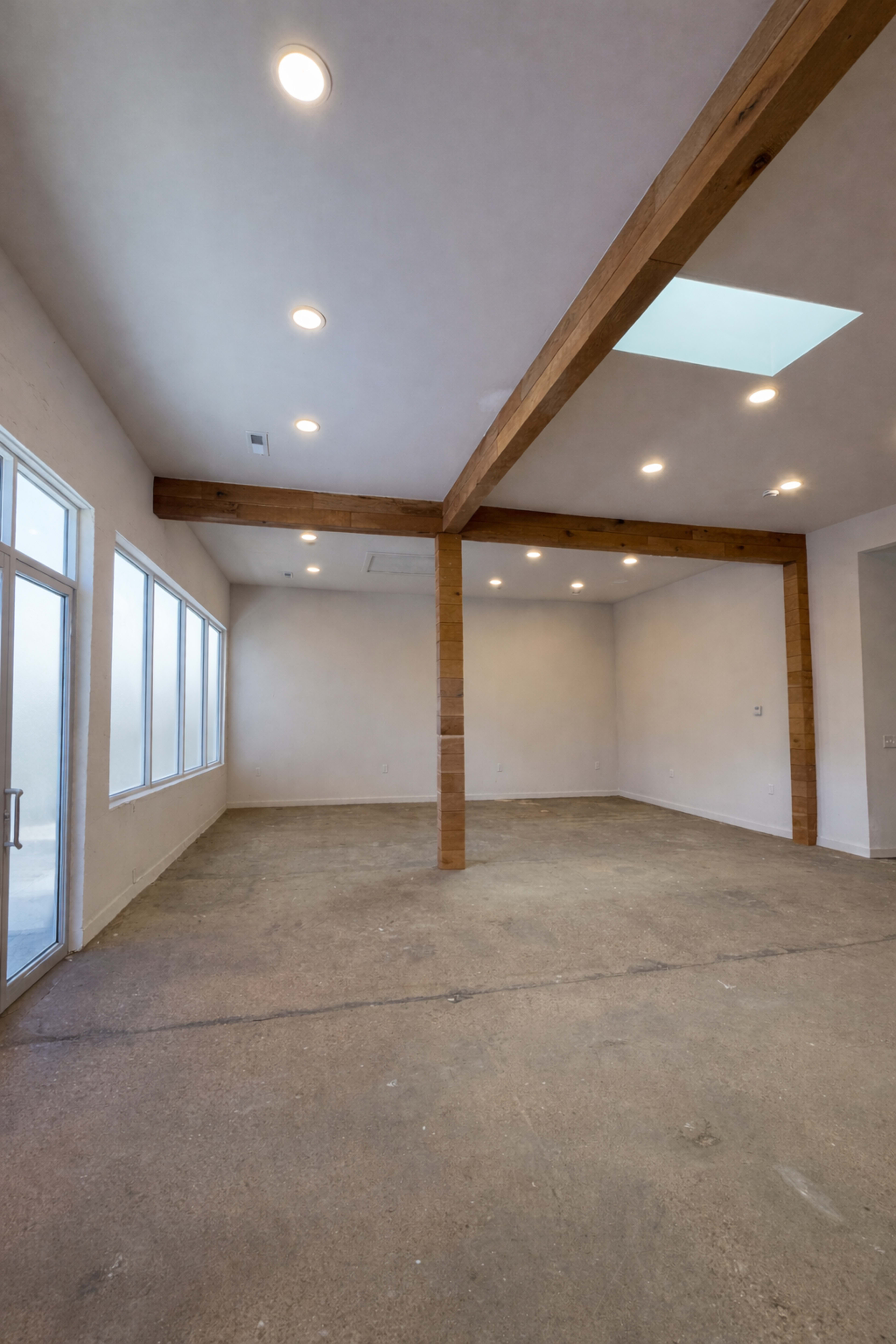 Storefront Building for Photography and Events Image in Napier Area, Nashville, TN