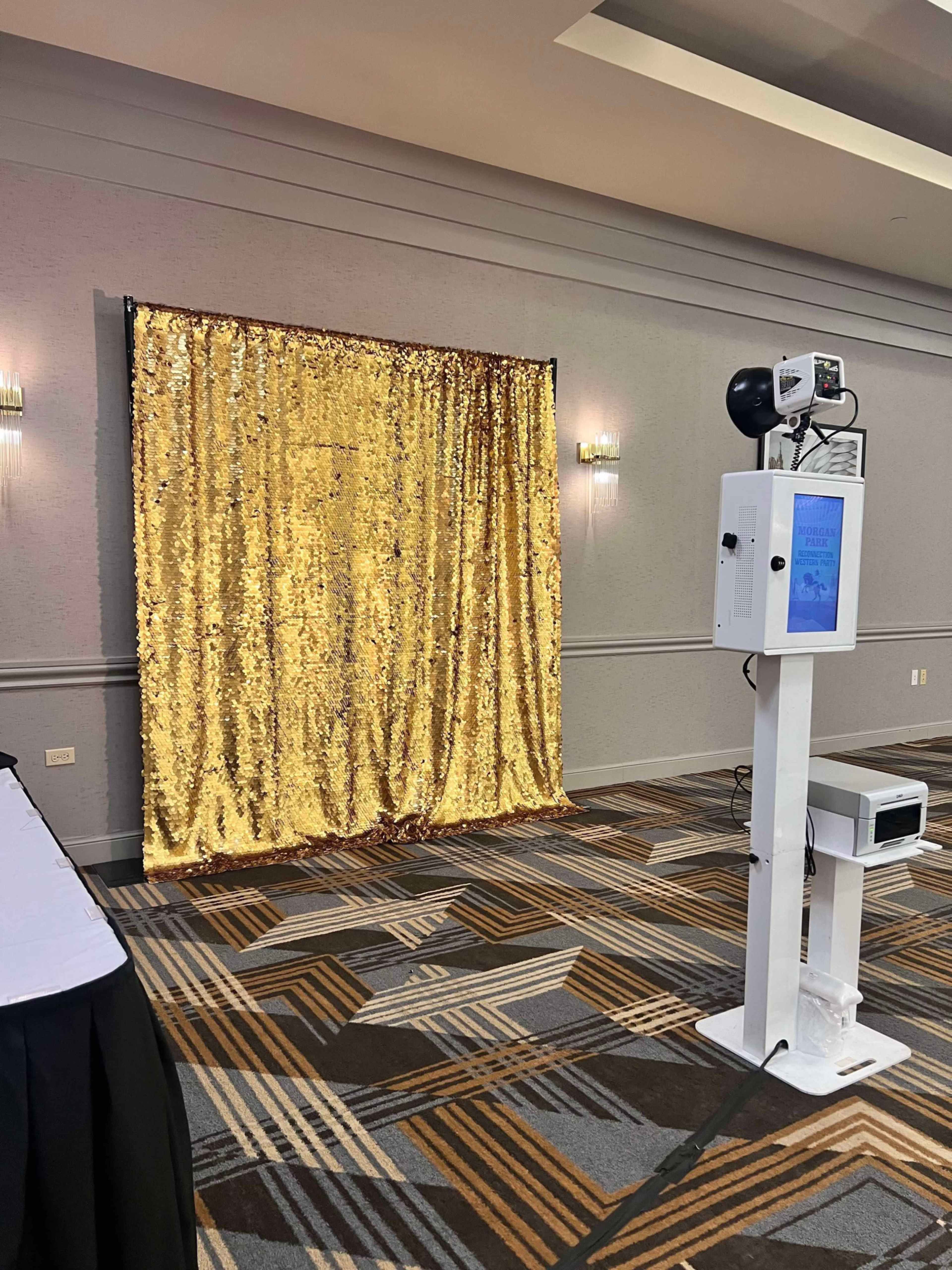 Photography Studio Office Space in O'hare Image in Maine Township, Des Plaines, IL