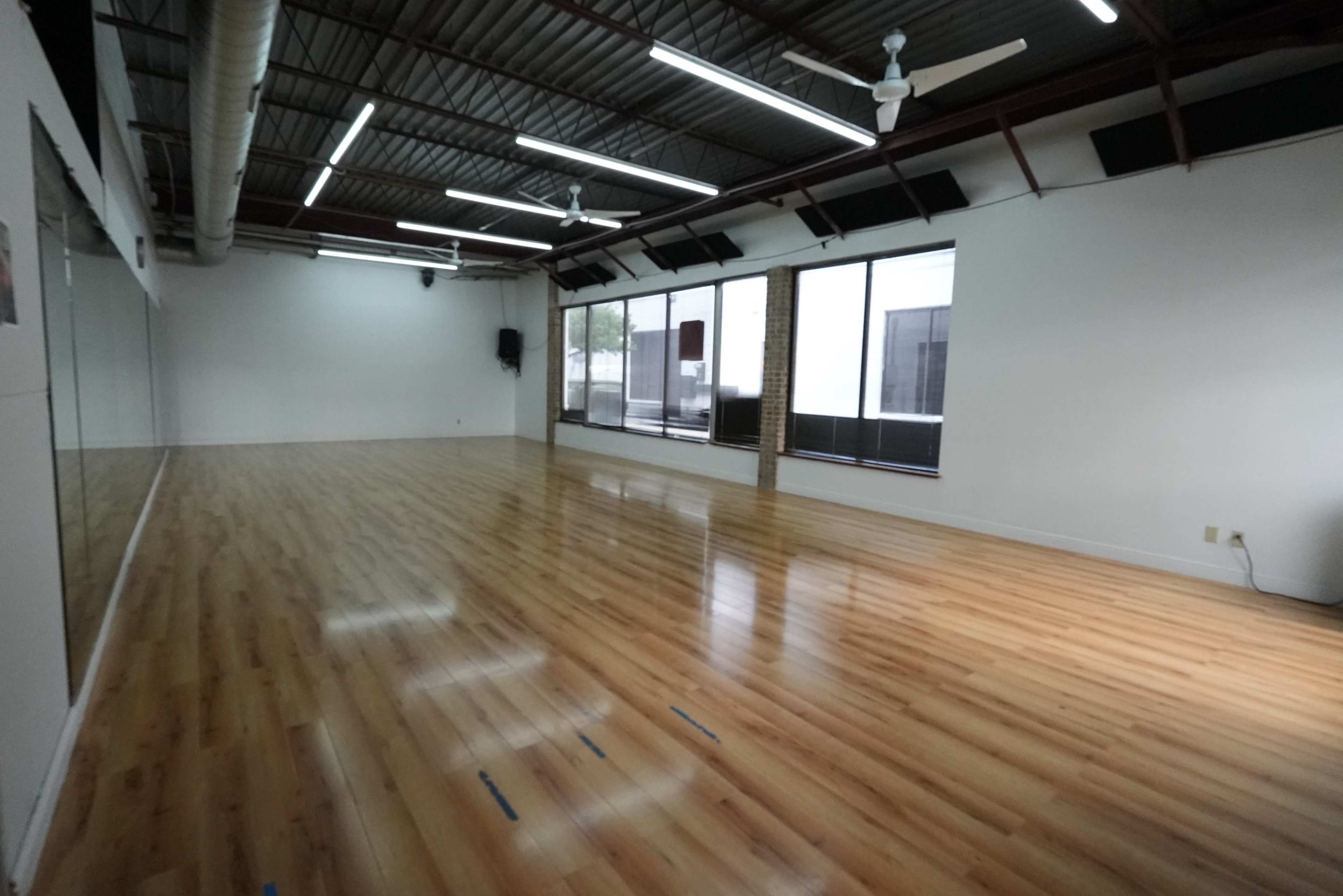 Bright Studio with High Ceilings and  Windows. Near Addison Dallas Image in Farmers Branch, Dallas, TX