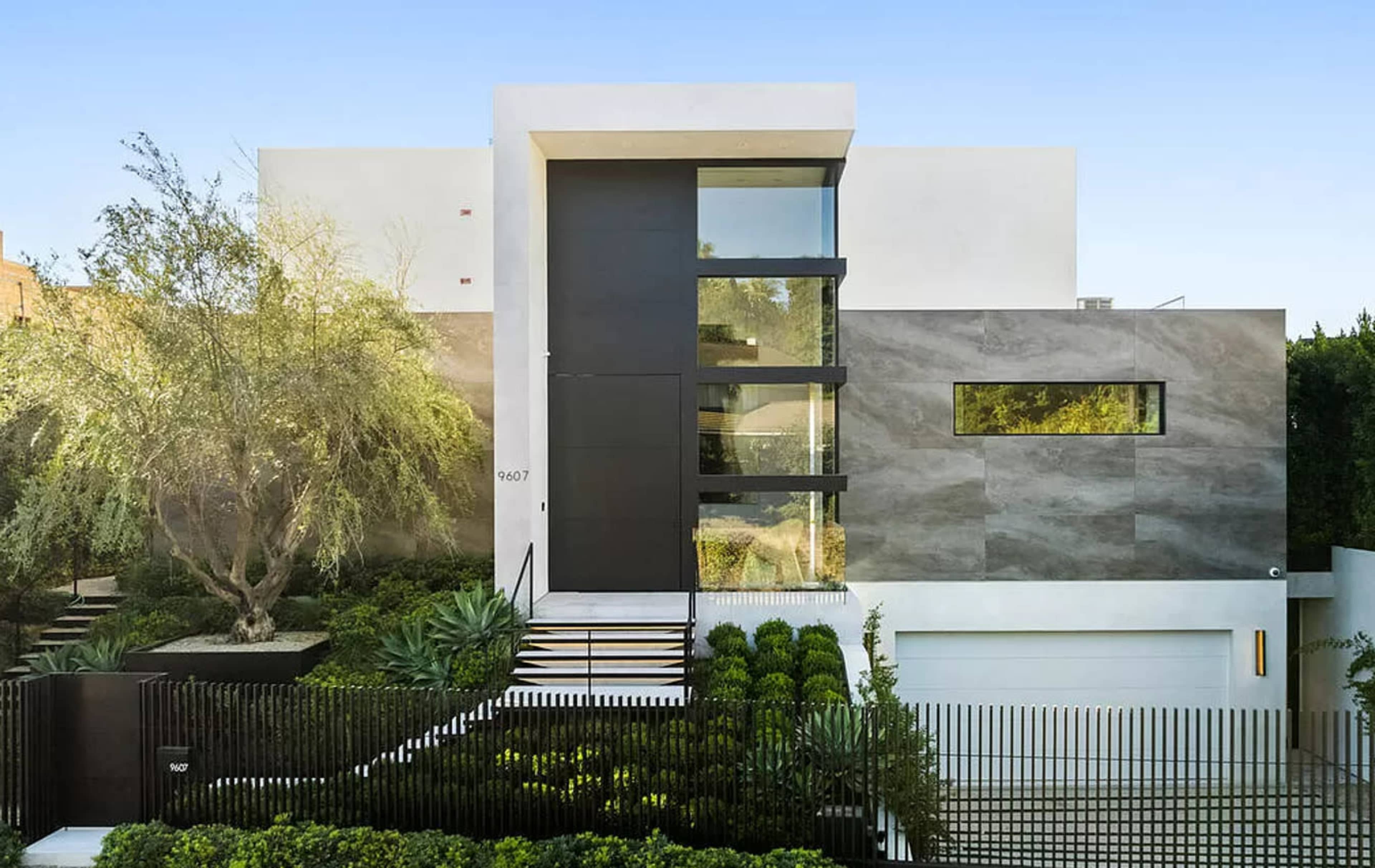 SUNSET MASTERPIECE: ULTRA-MODERN VIEW ESTATE Image in Beverly Crest, Beverly Hills, CA