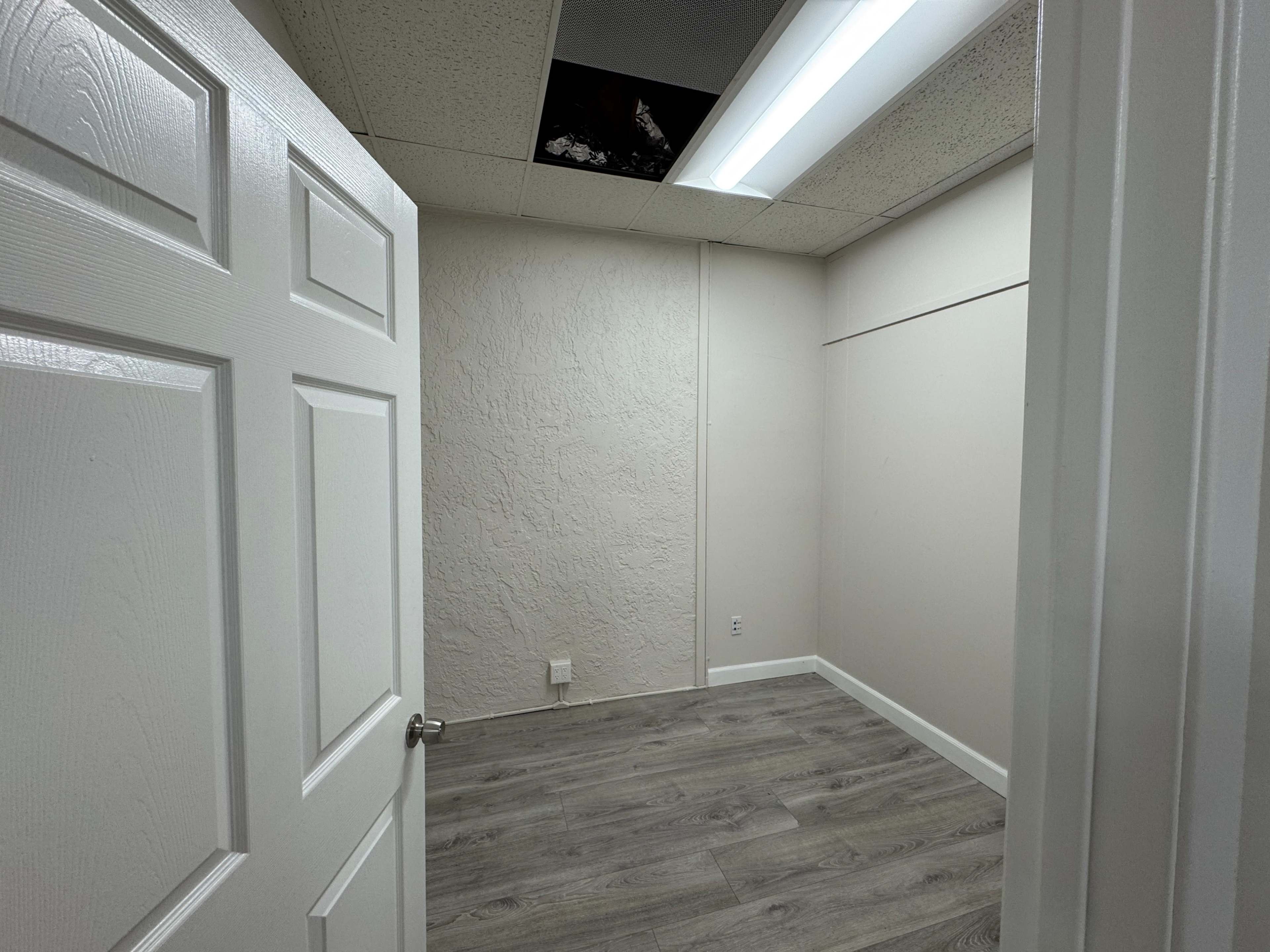 Ground-Level Production Hub with Easy Load-In & Parking Image in Riverside Rancho, Glendale, CA