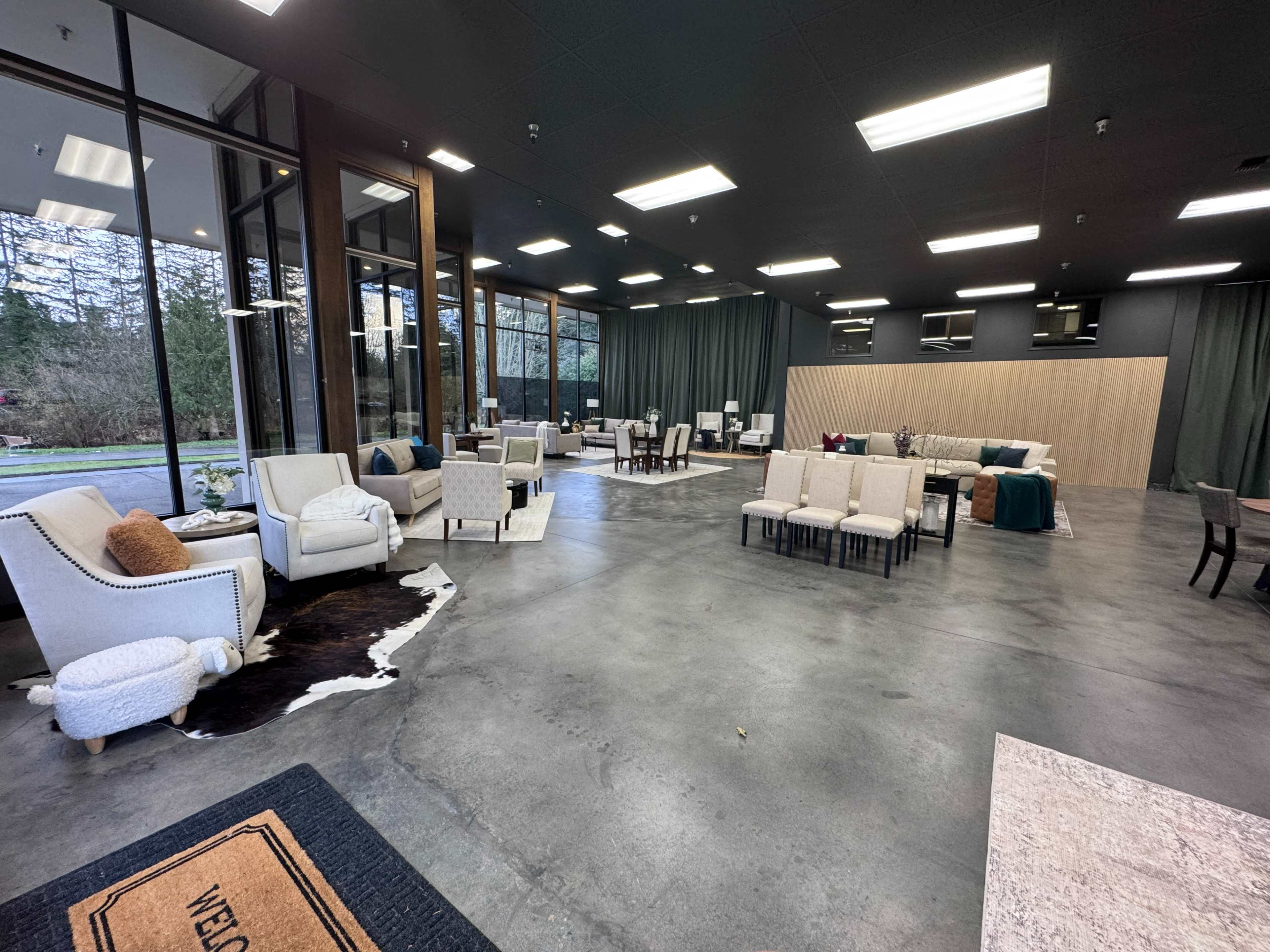 A Modern, spacious showroom with lots of nature light Image in Lynnwood, lynnwood, WA