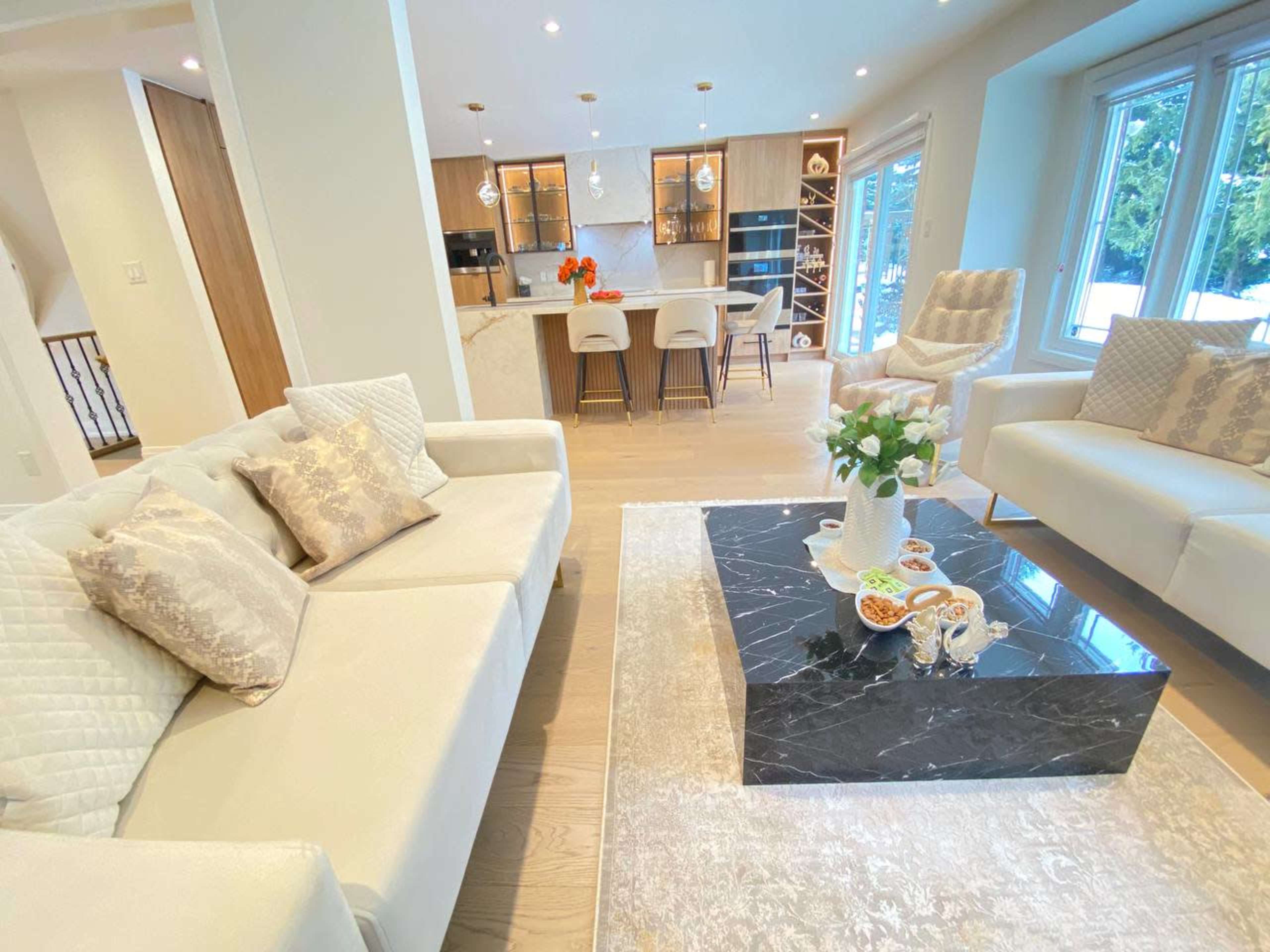 A luxurious, modern home in the city with stunning park views! Image in Erin Mills, Mississauga, ON