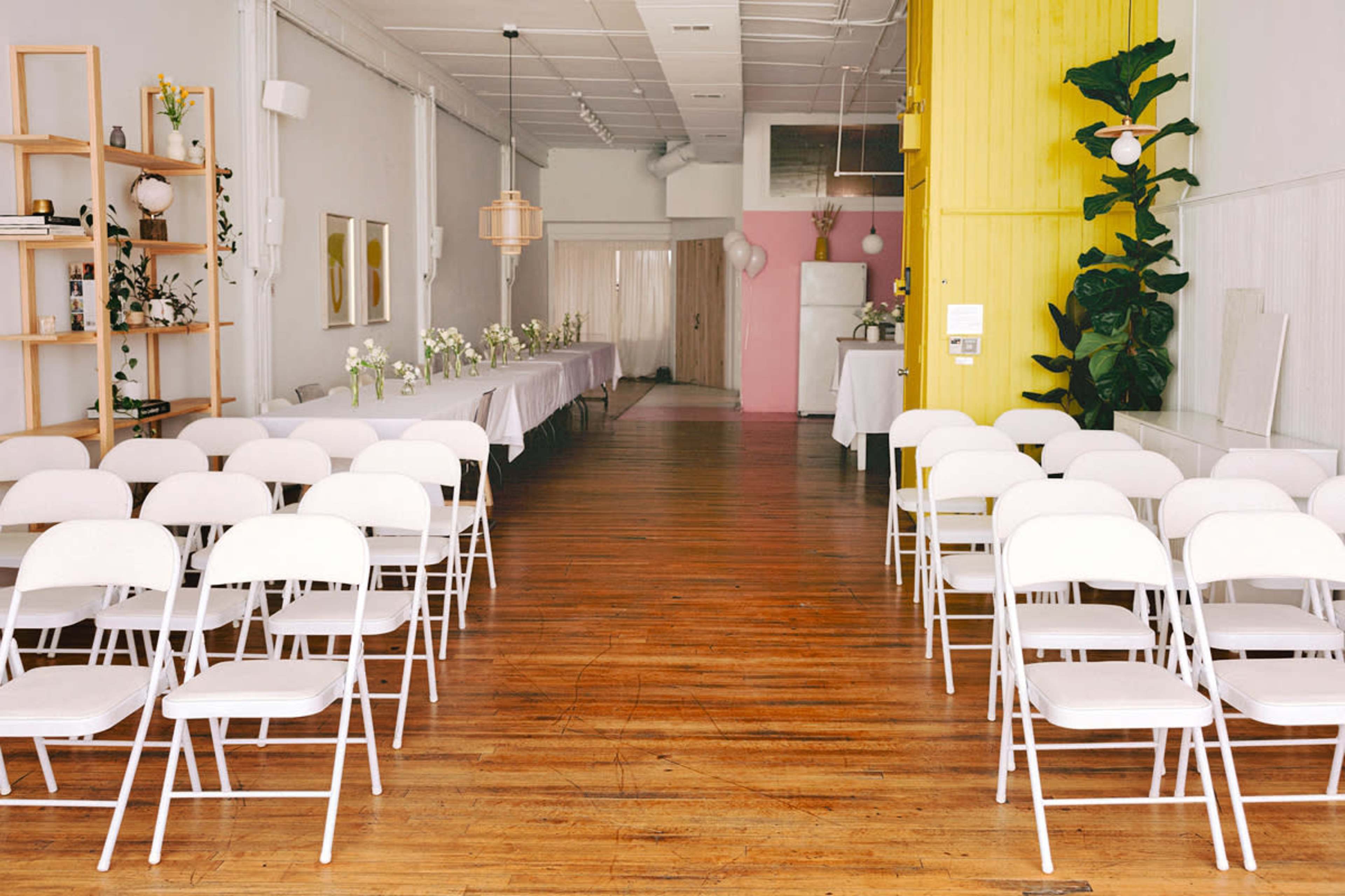 Modern, Stylish Loft with Natural Light Image in West Town, Chicago, IL