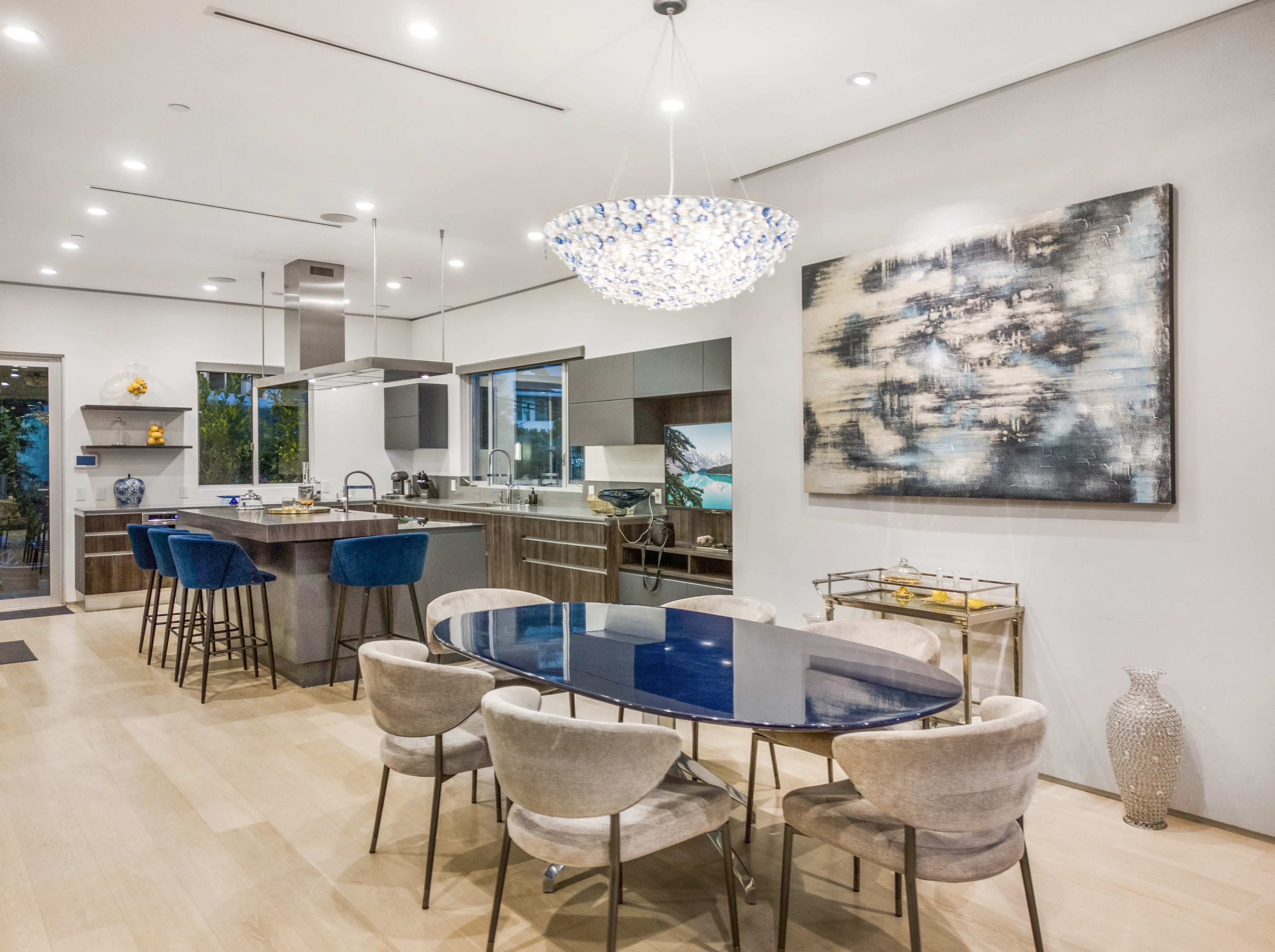 SUNSET HEIGHTS LUXE SKYLINE VILLA Image in Central LA, Los Angeles, CA