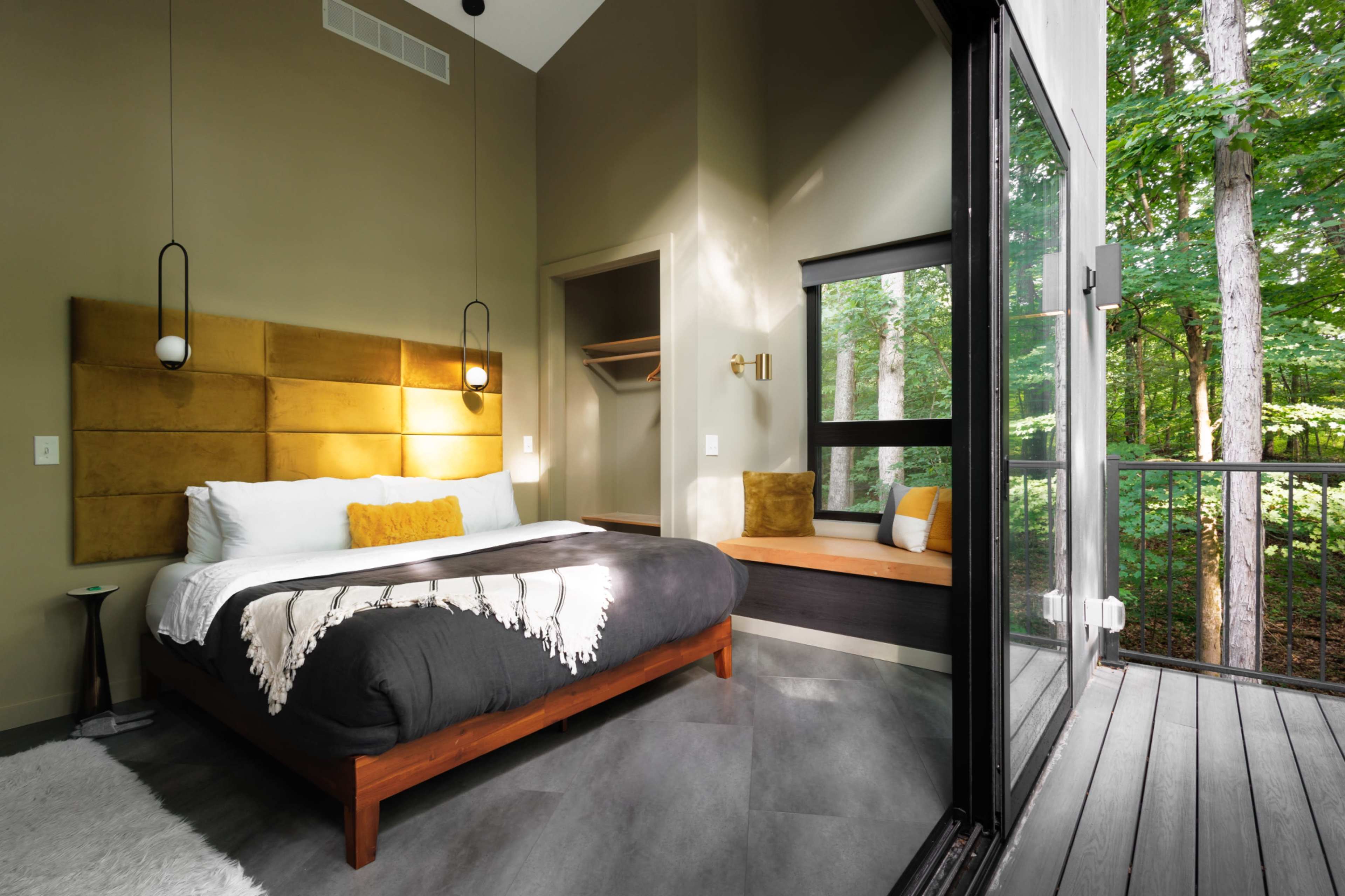 MCM-Inspired Luxury Cabin : 32 Acres of Forest Image in Perry Township, Laurelville, OH
