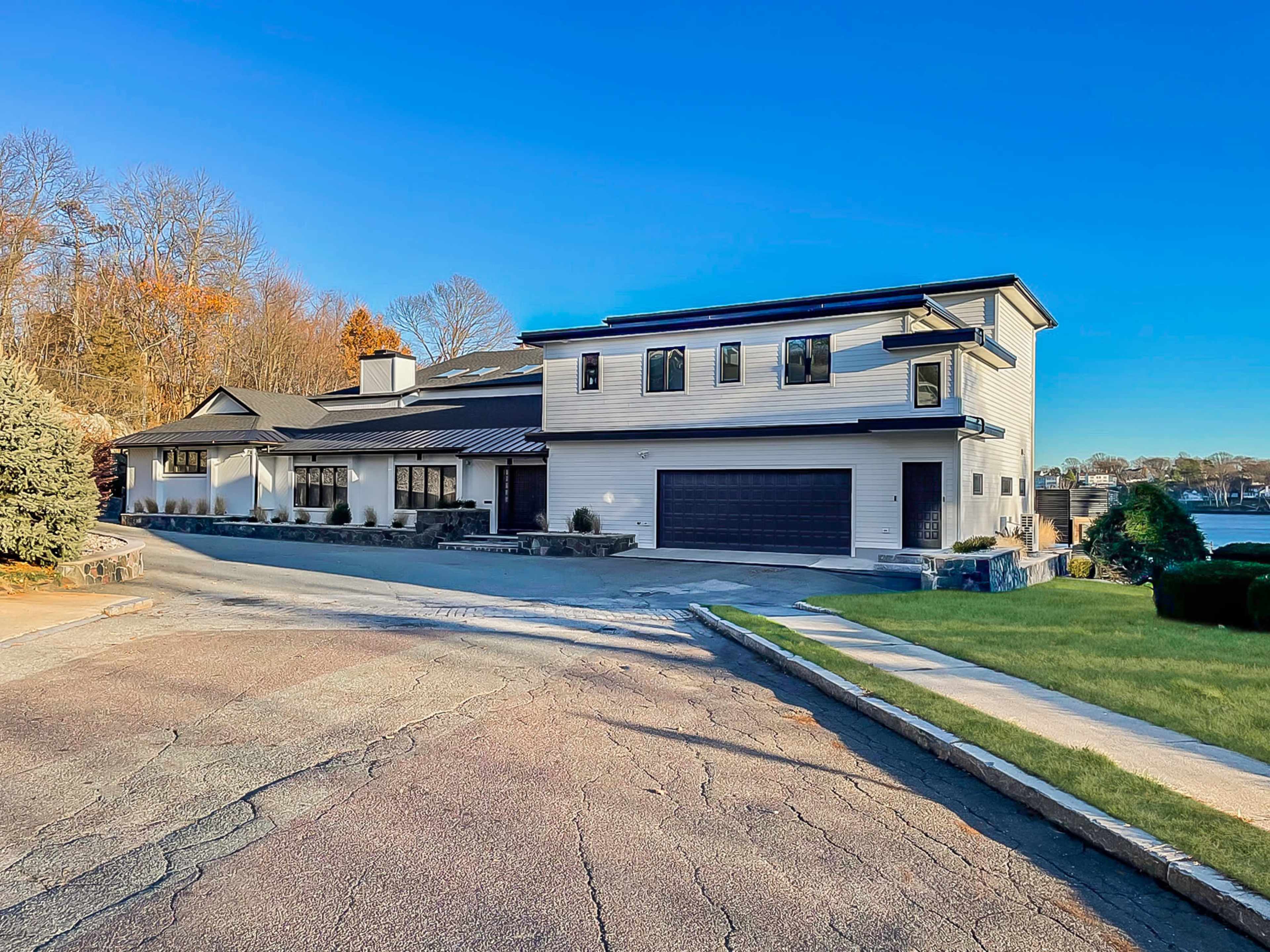Oceanfront Vintage MANSION with 70's/80's style, Arcade, Indoor Bar, Pool Image in Salem, Salem, MA