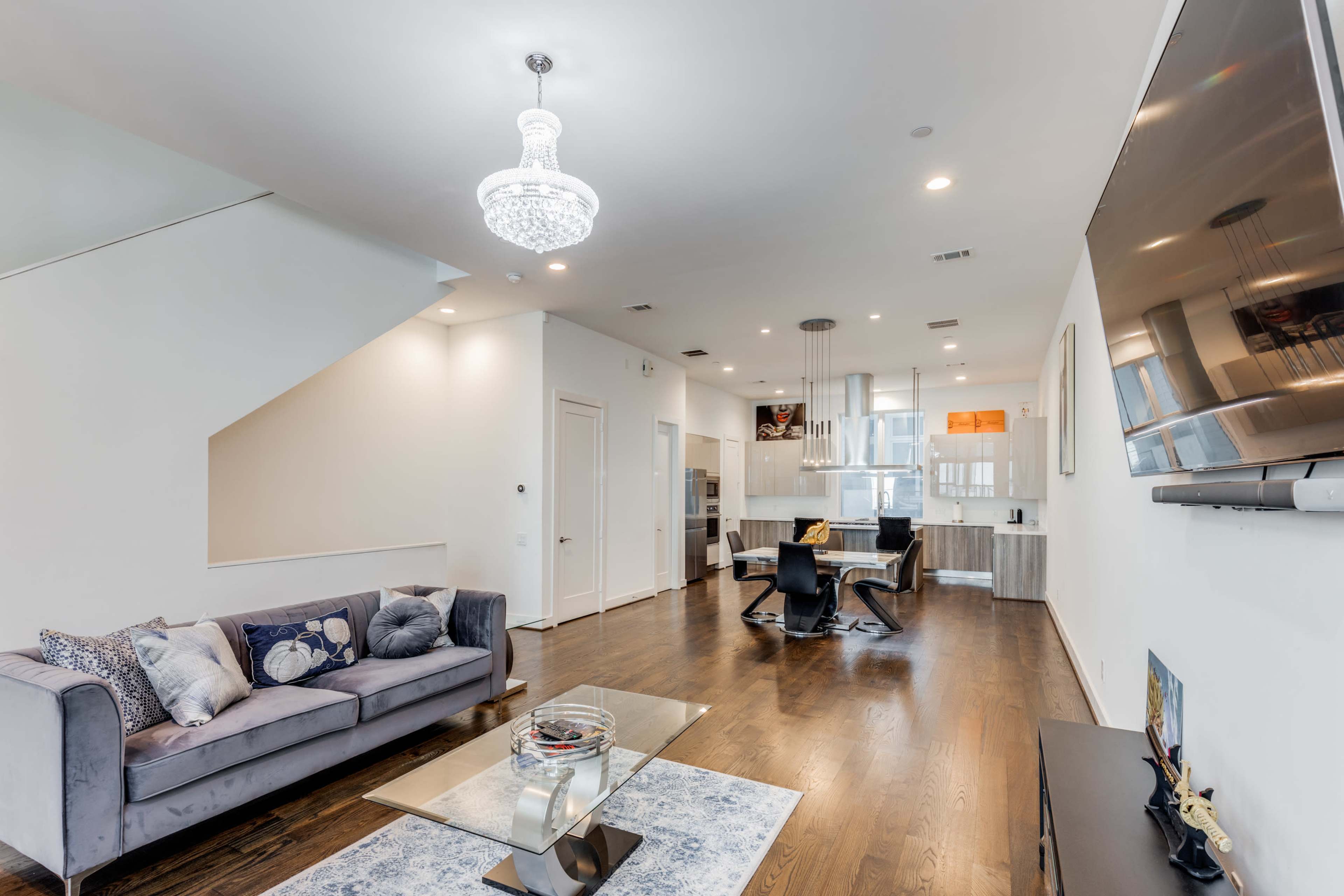 Sleek Italian Modern Townhome with Luxe Finishes in Uptown Houston Image in Spring Branch East, Houston, TX