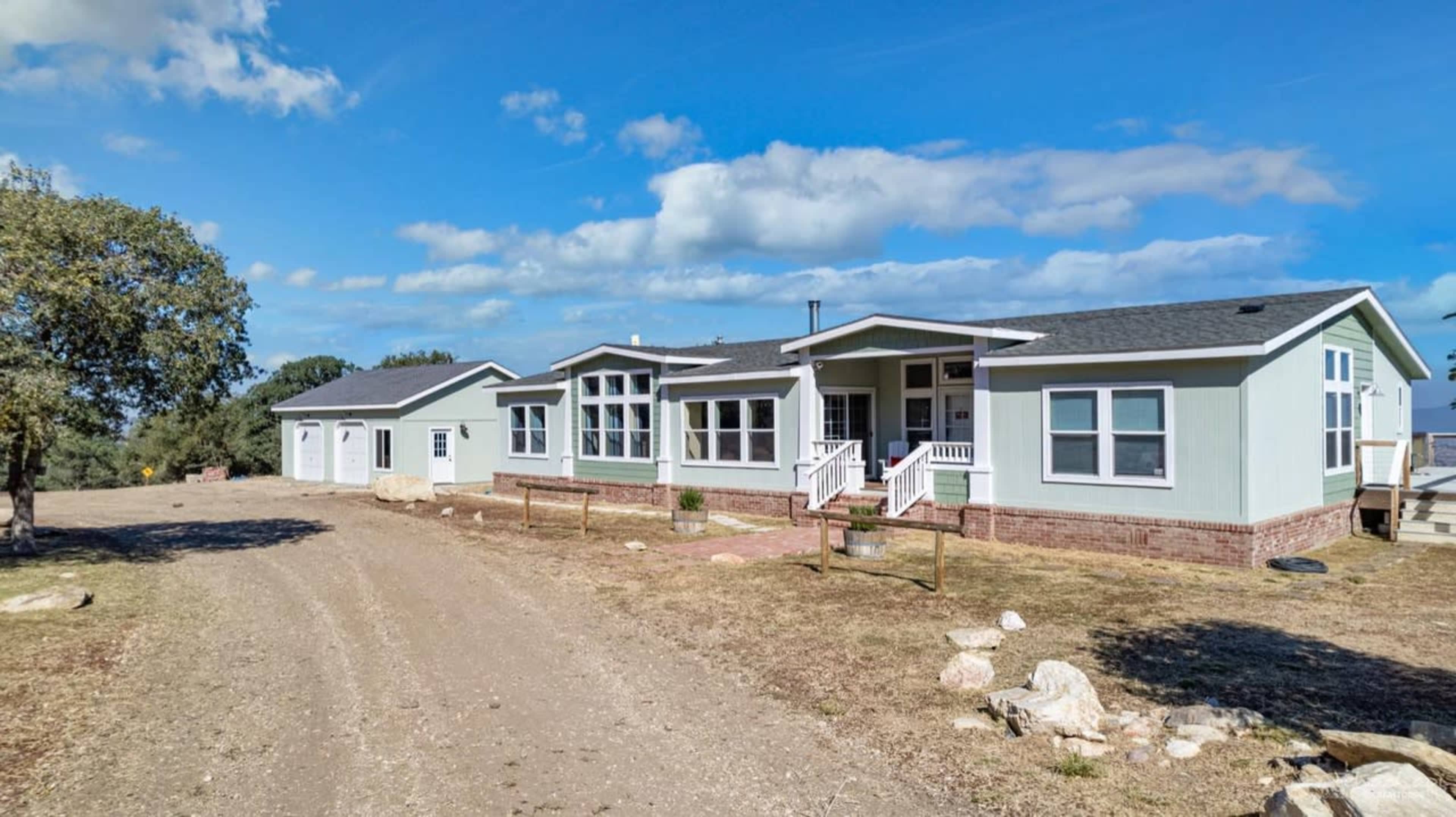 Five Points House with Huge Outdoor Space and Amazing Views Image in , Tehachapi, CA