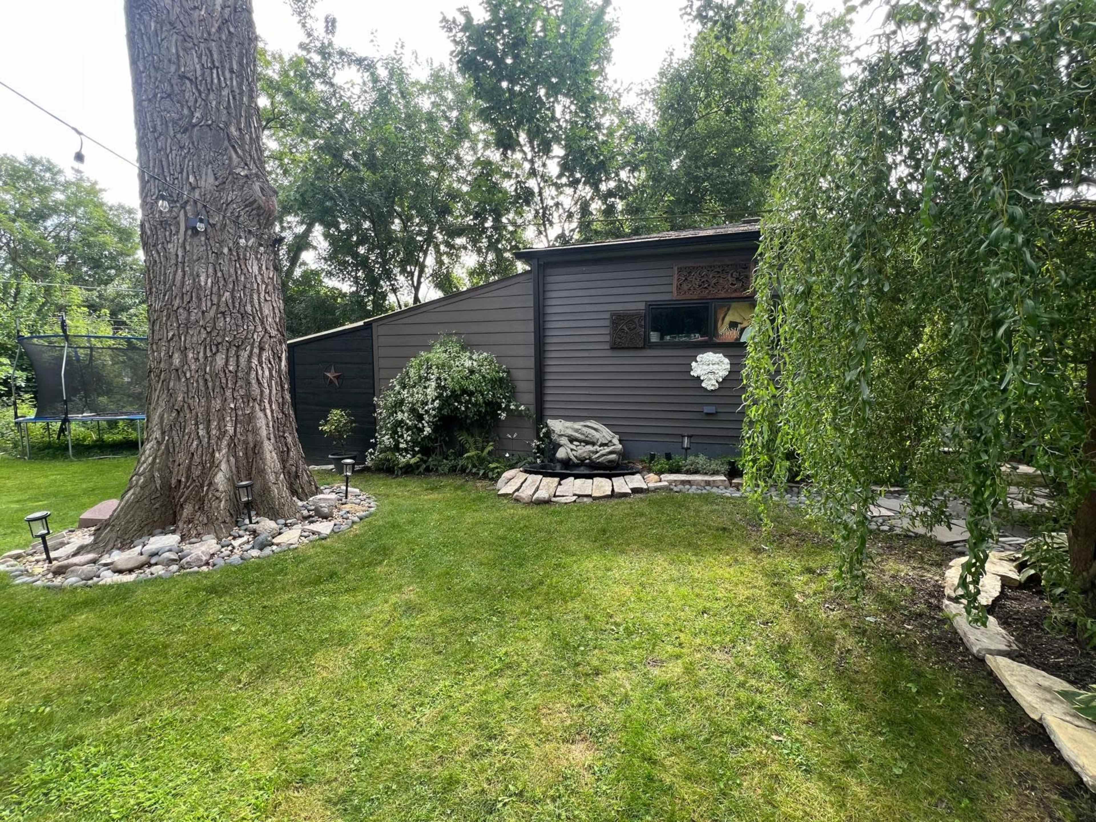 Spacious Backyard in Oakbrook Area Image in York Township, Oakbrook Terrace, IL
