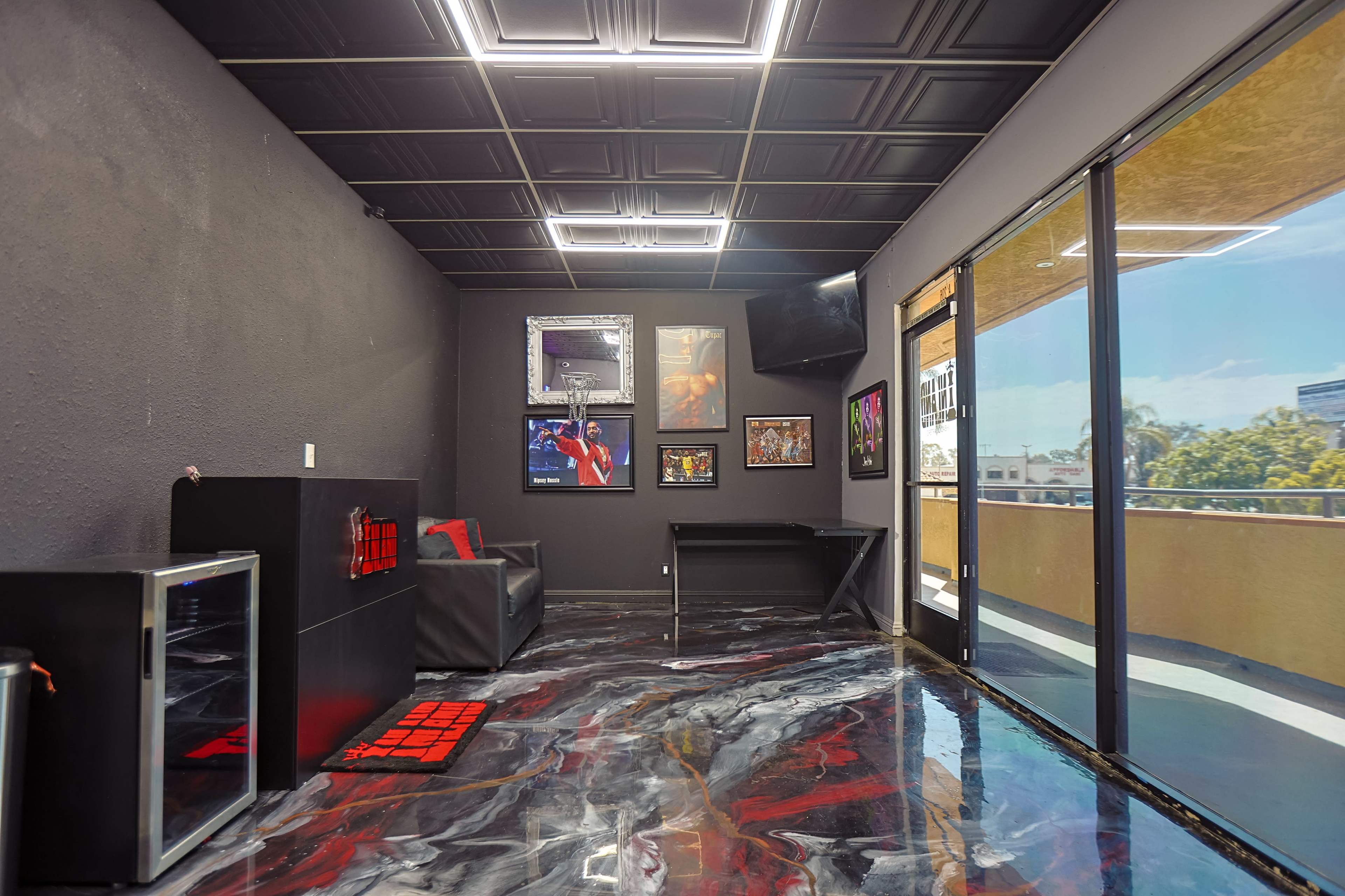 Second Floor open lounge space Image in Corona, Corona, CA