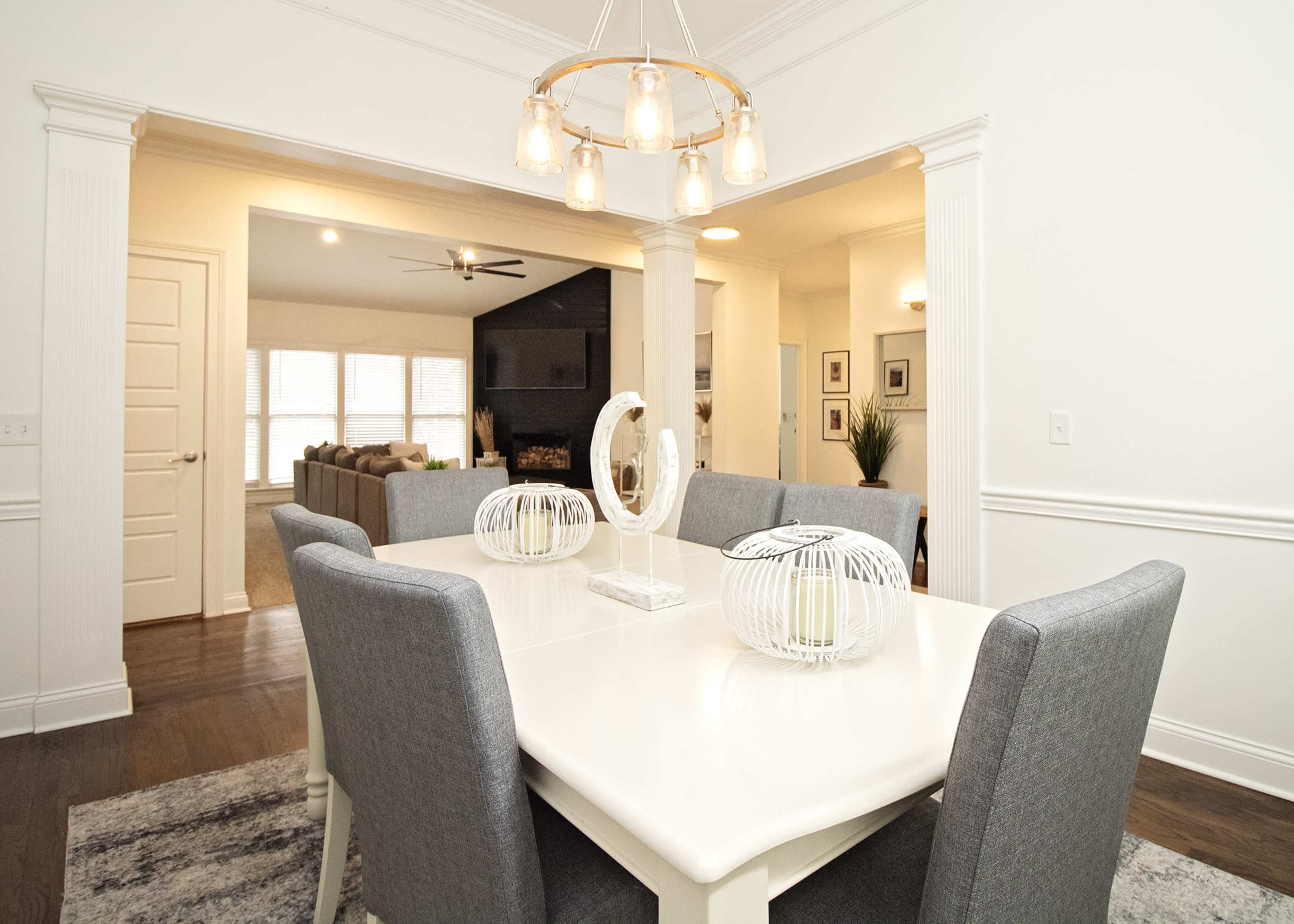 Spacious 6-Bedroom Lakeside Retreat with Stunning Views and Ample Outdoor Space Image in Hendersonville, Hendersonville, TN