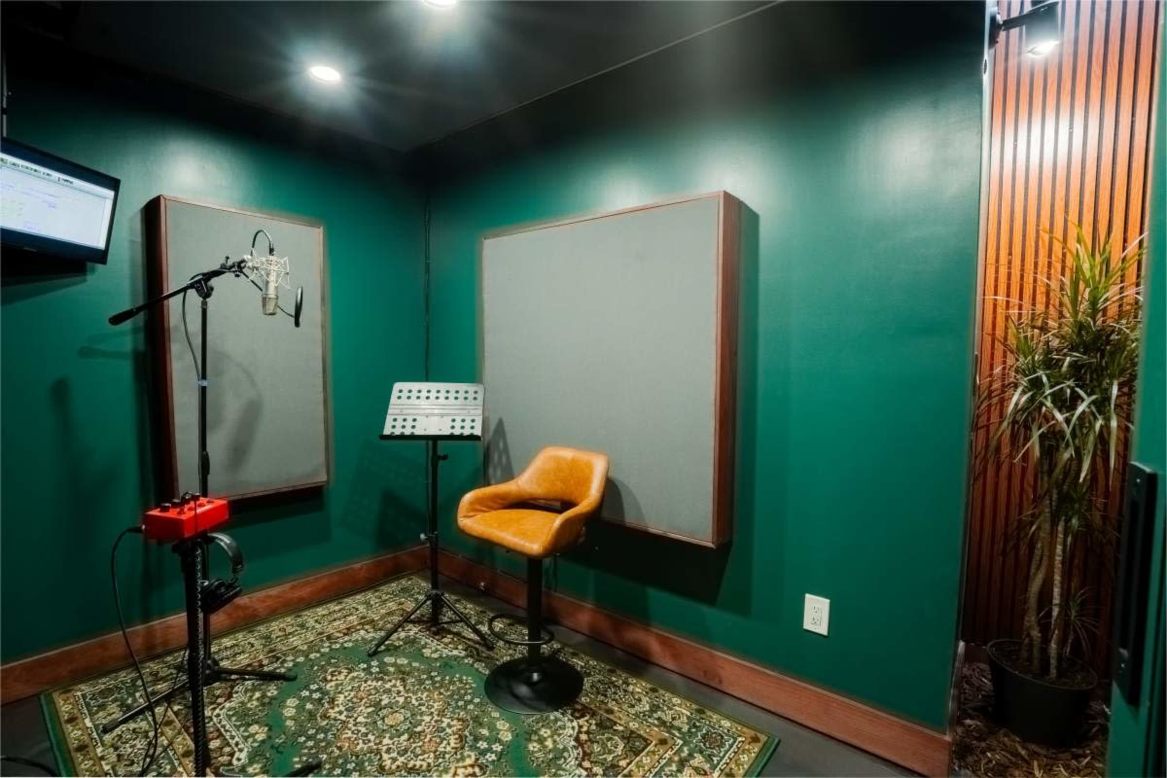 Retro-Style, Fully-Equipped Recording Studio Image in Toluca Lake, North Hollywood, CA