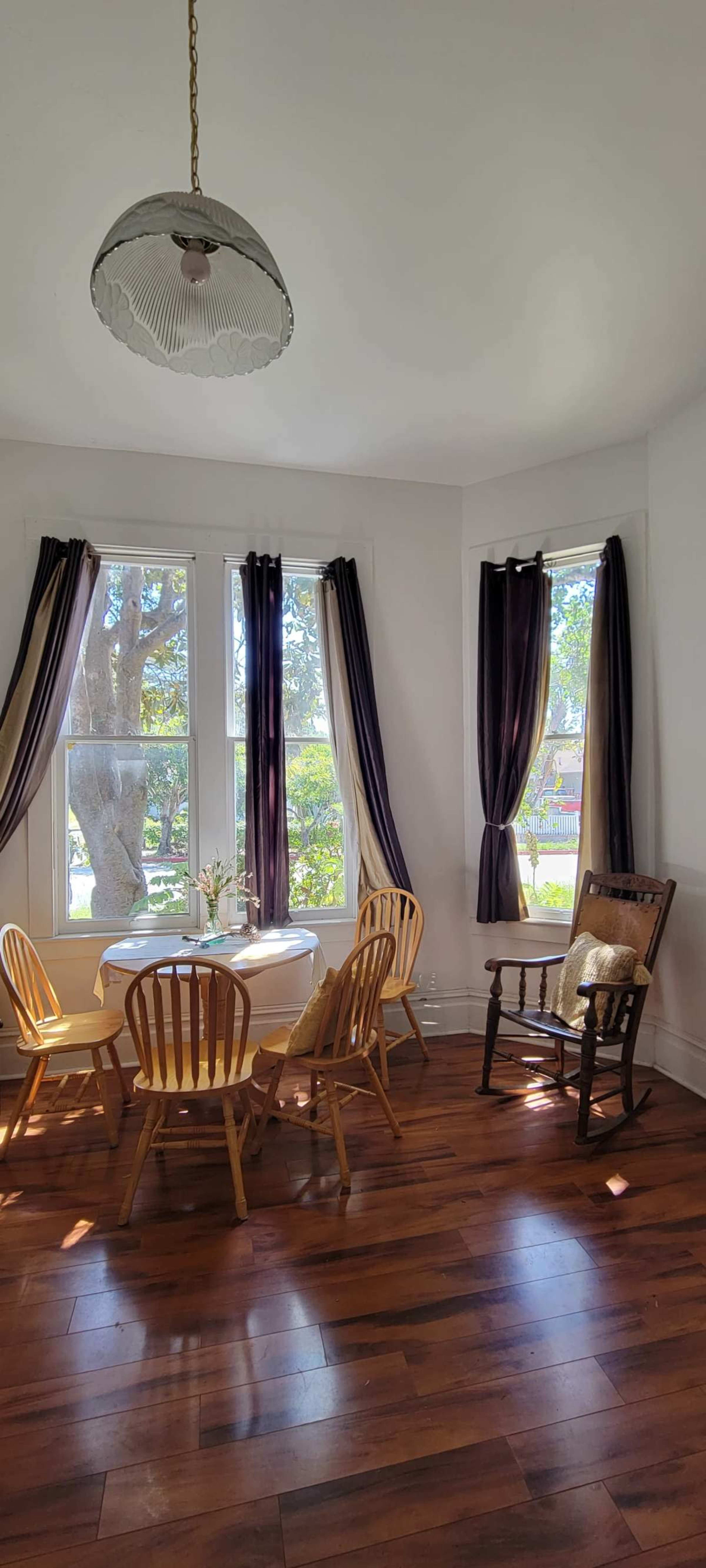Rustic Beach Farm style Victorian Image in Seabright, Santa Cruz, CA
