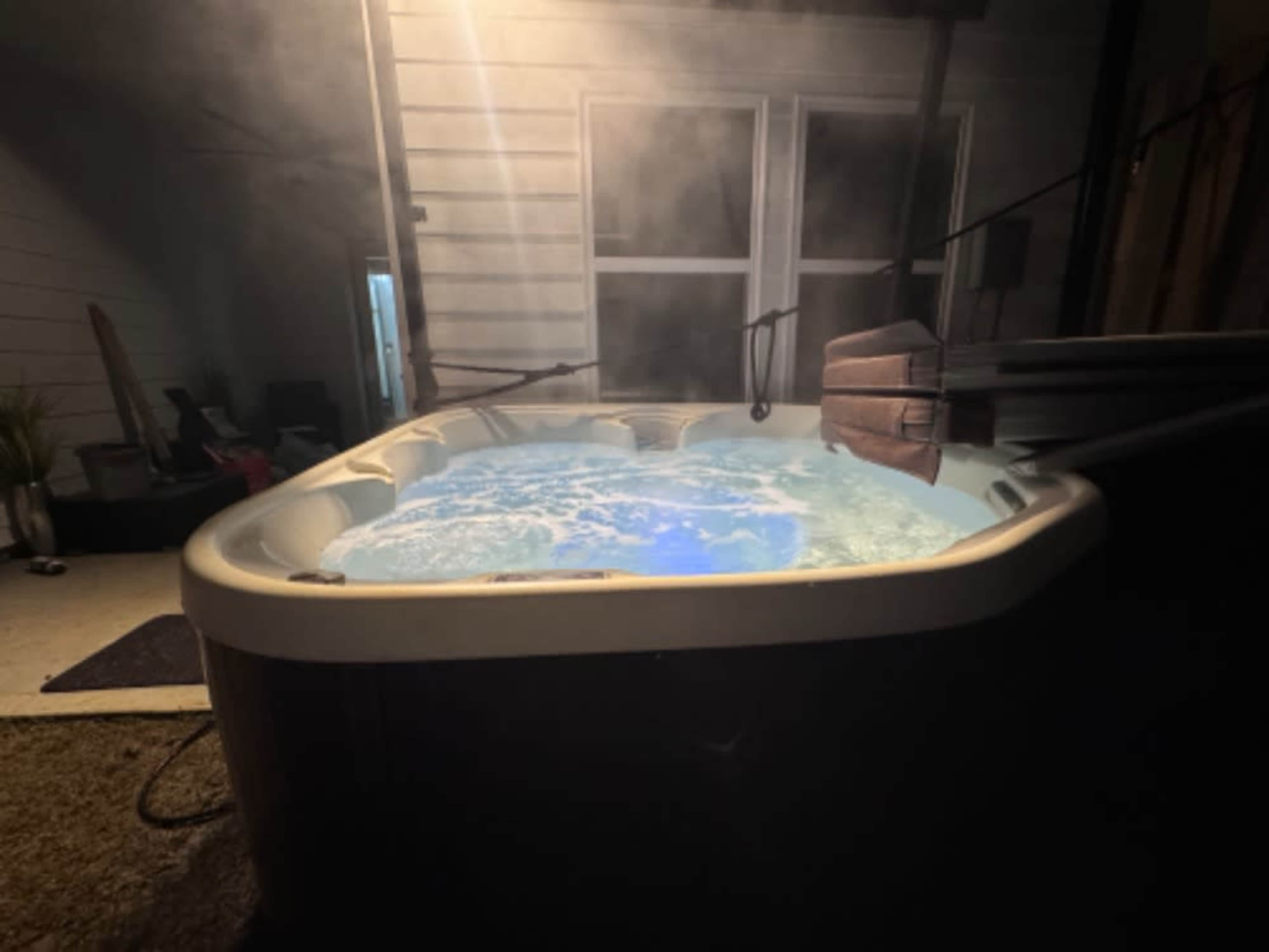 6 person hot tub 