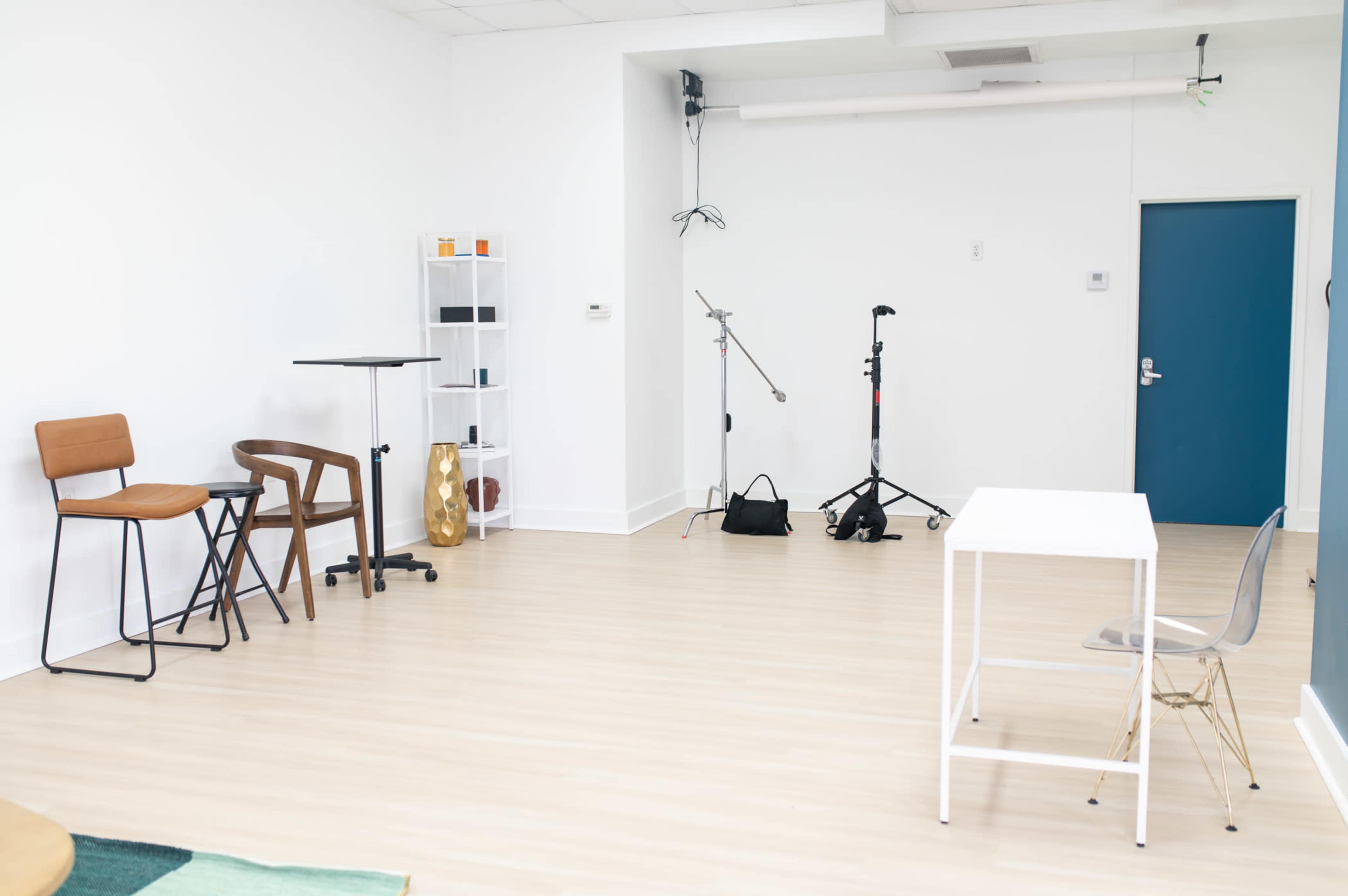 Bright & Modern Studio in Shaker Square – Perfect for Photoshoots, Events & Meetings Image in Buckeye - Shaker, Cleveland, OH