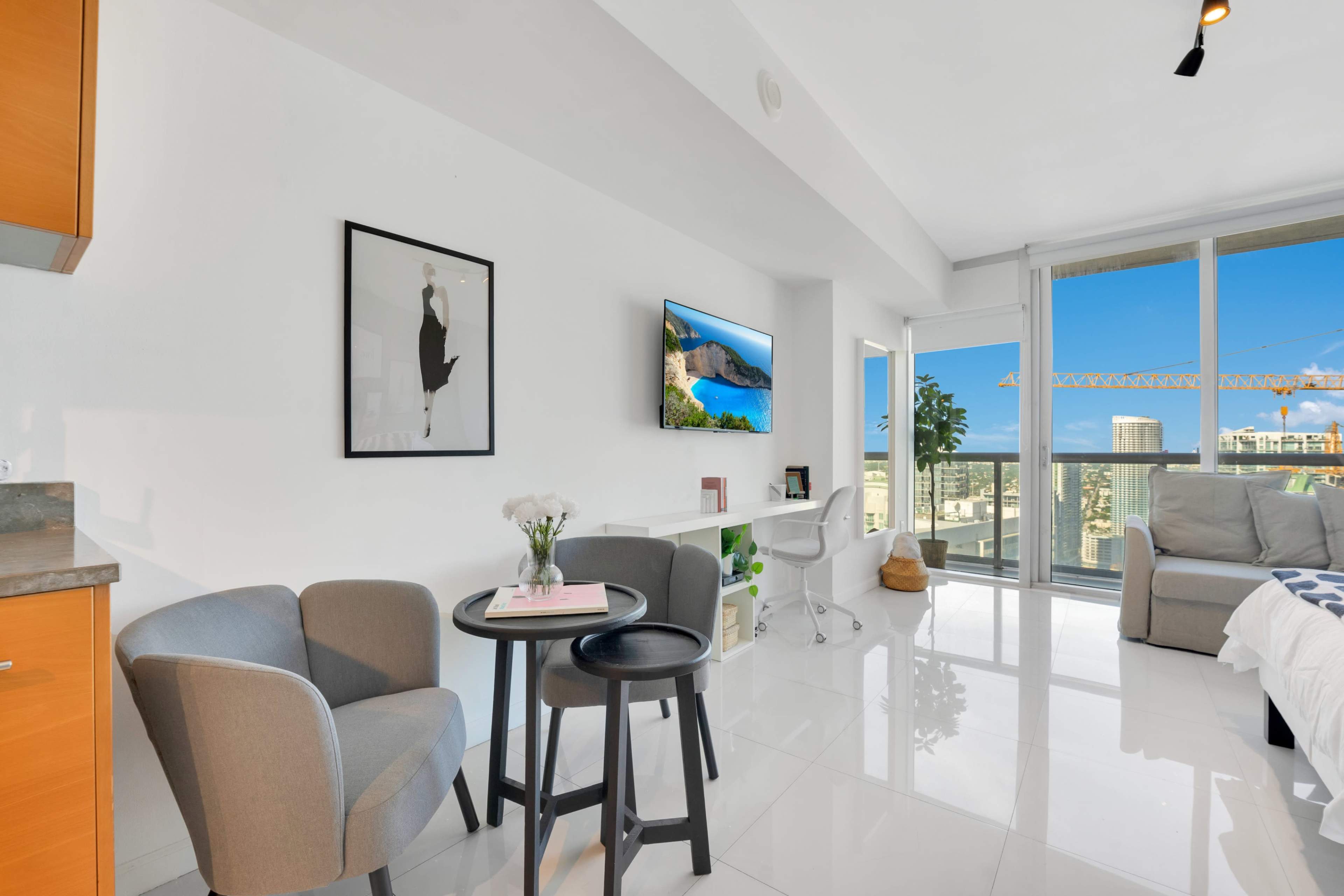 Luxurious Studio with Breathtaking City and Water Views ★ Icon Brickell 48 floor ★ Image in Downtown Miami, Miami, FL