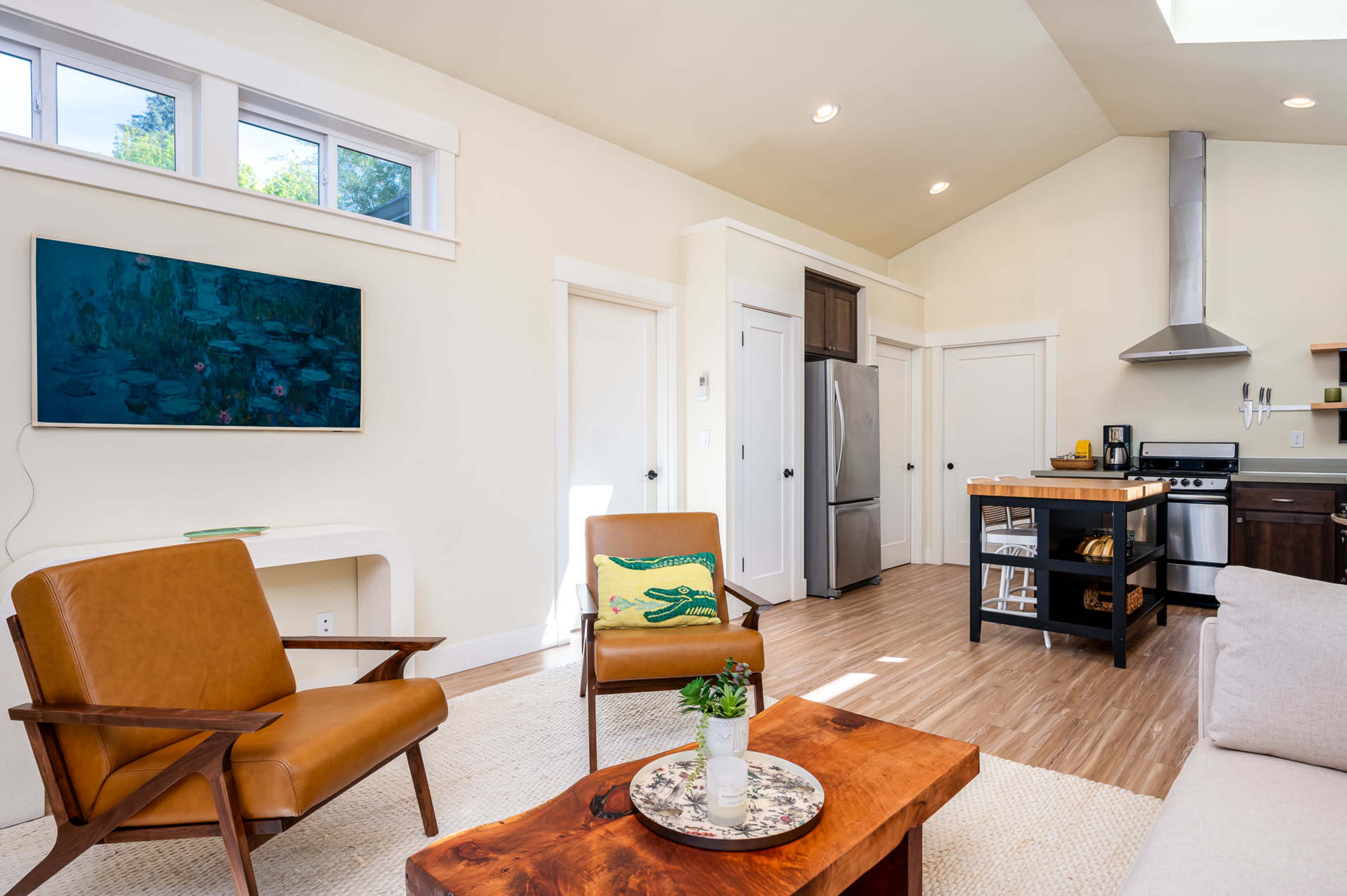 Versatile multi-use ADU for shoots, gatherings, and more. Image in , Portland, CA