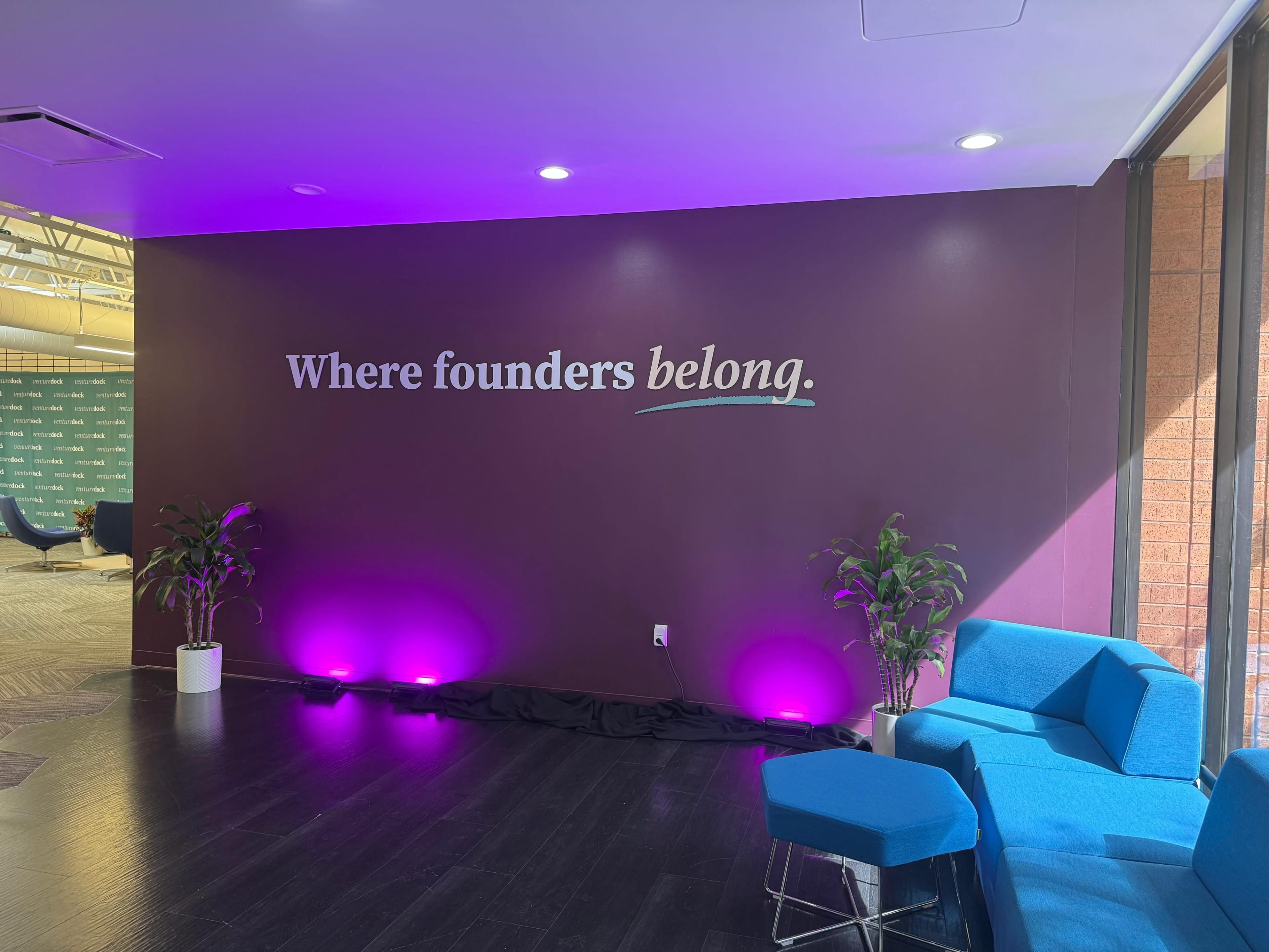 Premium Downtown Palo Alto Conference Room for 16 people Image in Downtown North, Palo Alto, CA