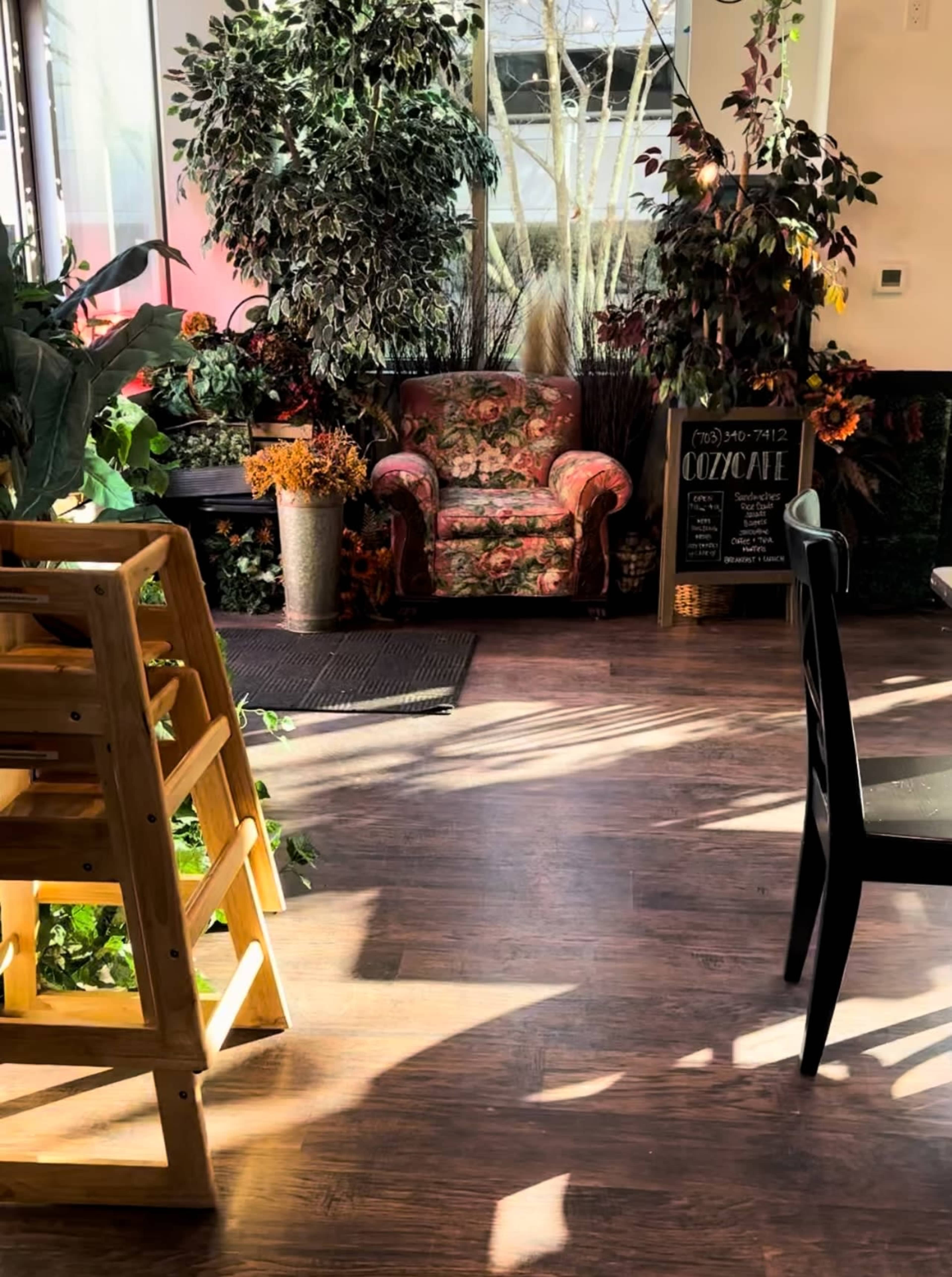 Urban Cozy Dining Space perfect for gathering & catering events Image in Woodburn, Fairfax, VA