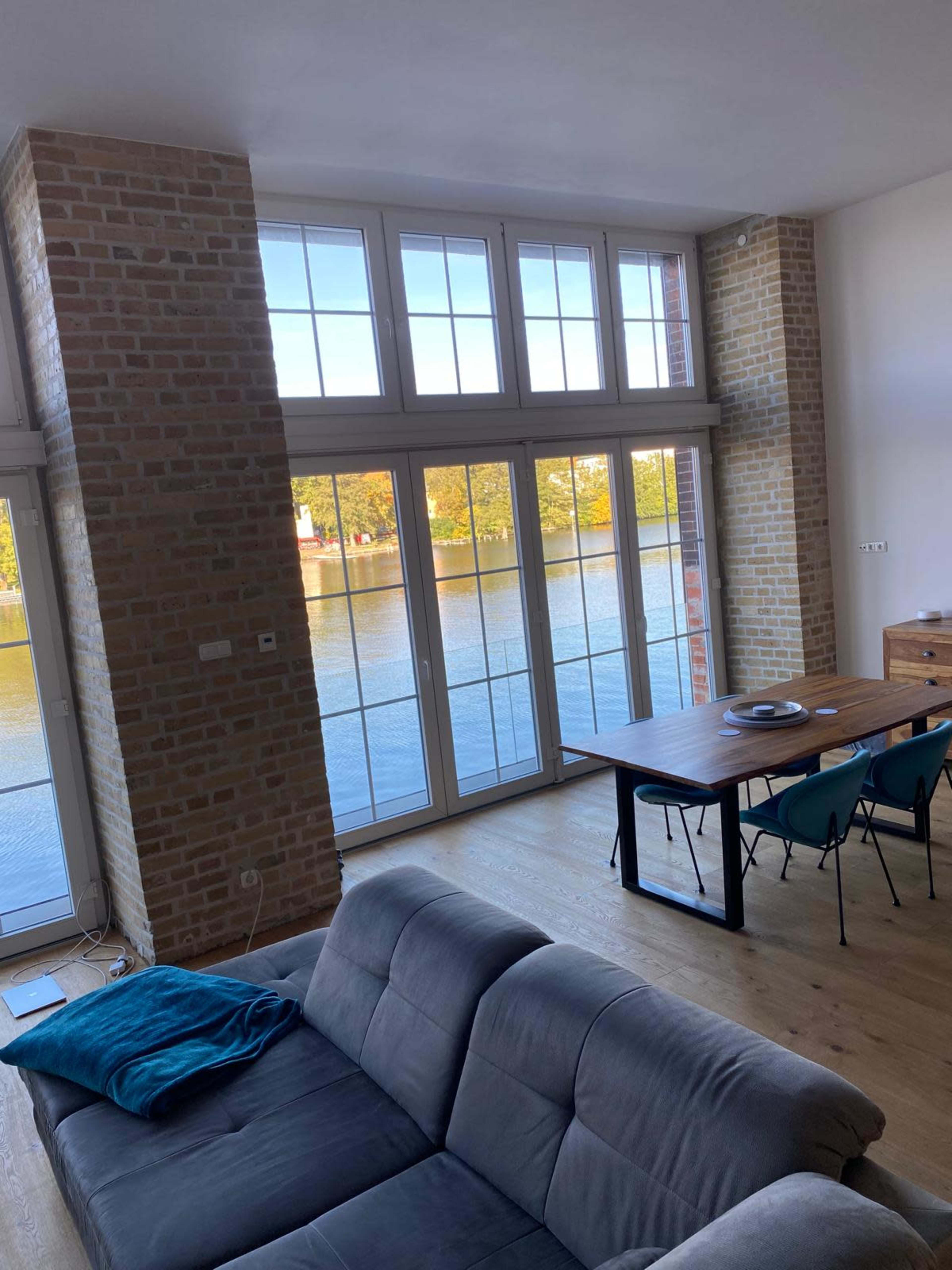 Berlin Waterfront Loft – Bright Industrial Studio for Film, Photo & Events Image in Niederschöneweide, Berlin, Niederschöneweide