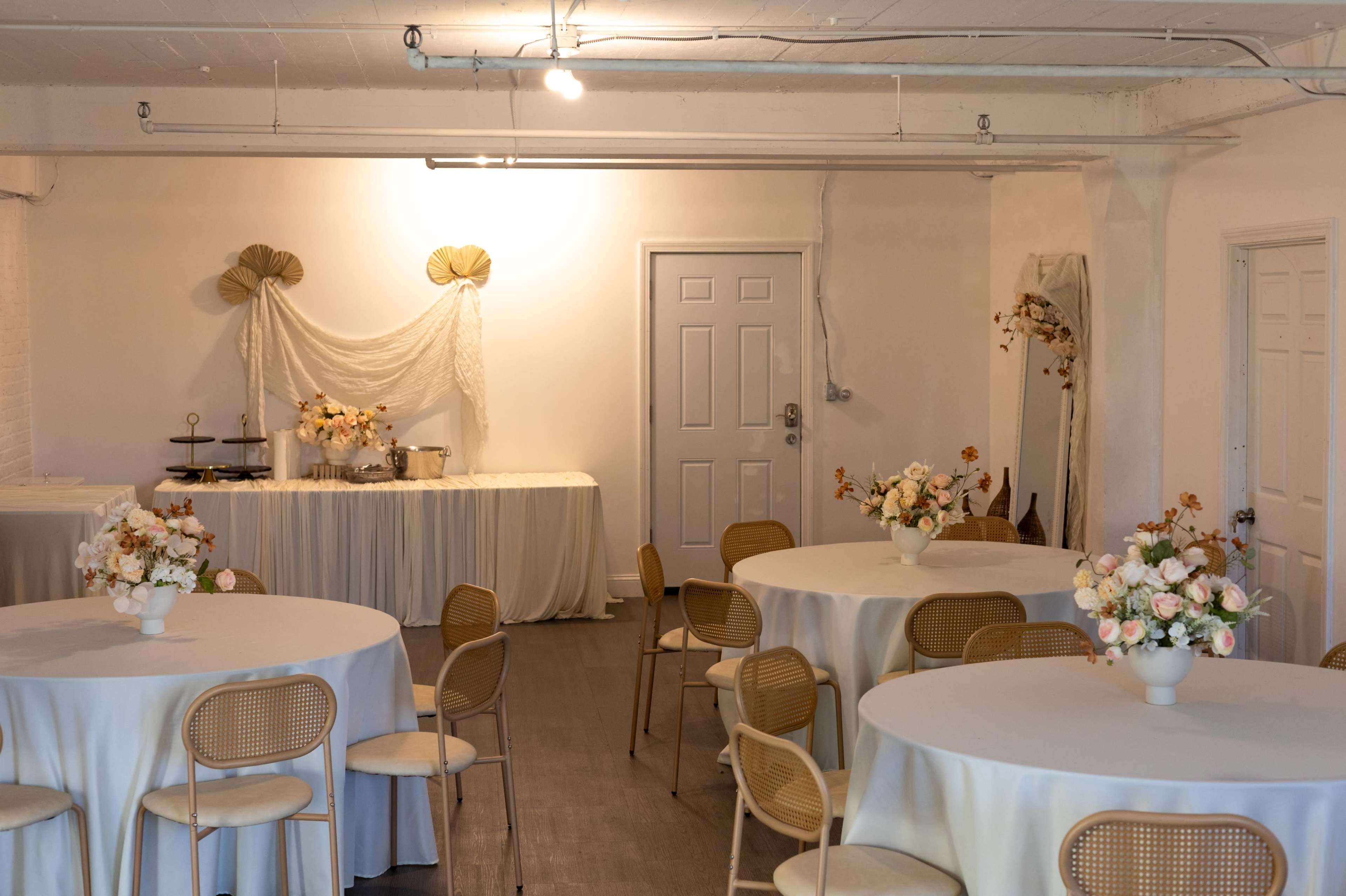Cozy & chic intimate event space - Perfect for small gatherings! Image in Peabody, Peabody, MA