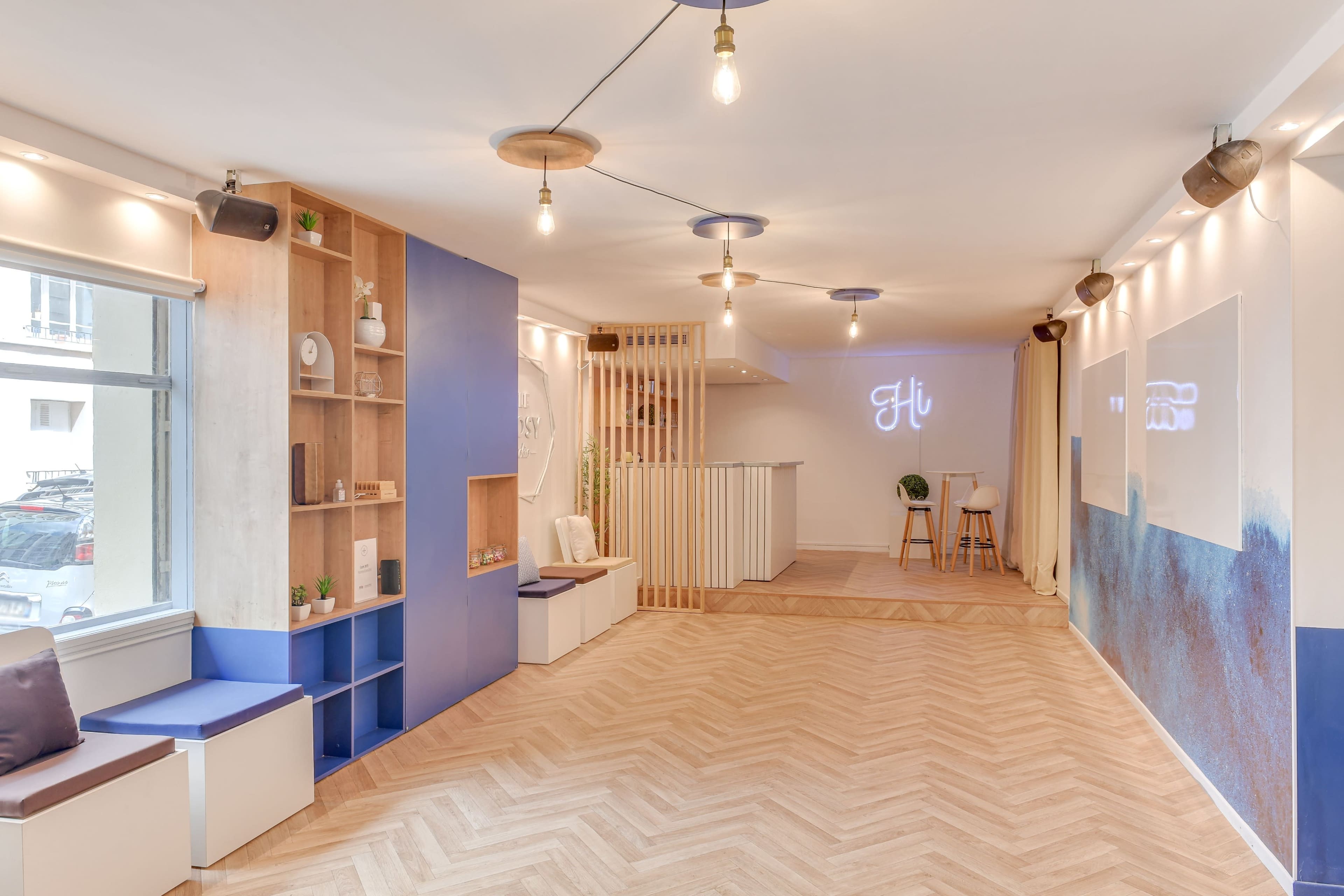 Lieu "comme à la maison" ultra modulable avec une salle principale et 3 petits salons, et une office traiteur . Au total plus de 130m² au RDC Image in Saint-Lambert, PARIS, 
