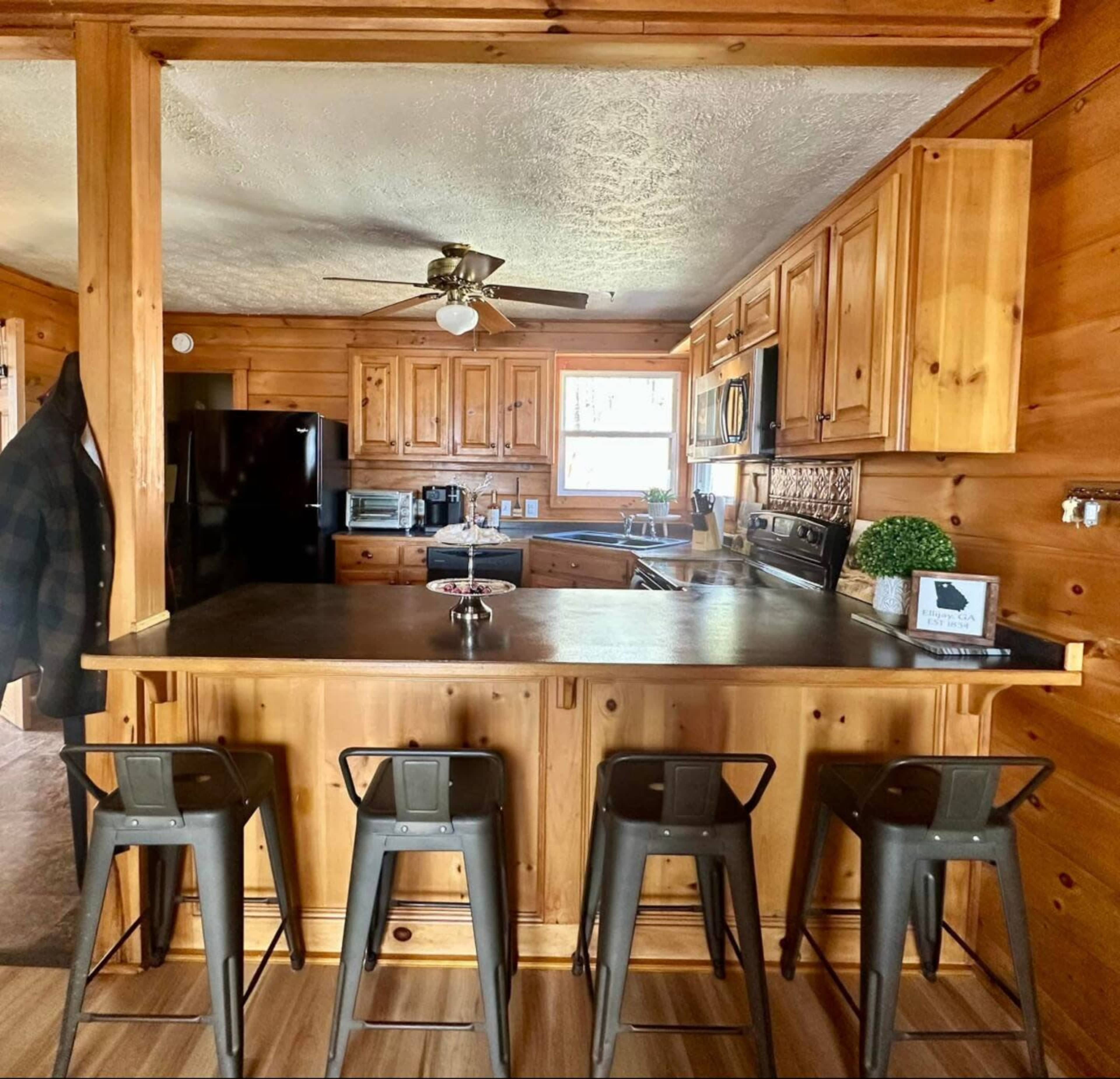 Secluded Mountain Cabin with views Image in , Ellijay, GA