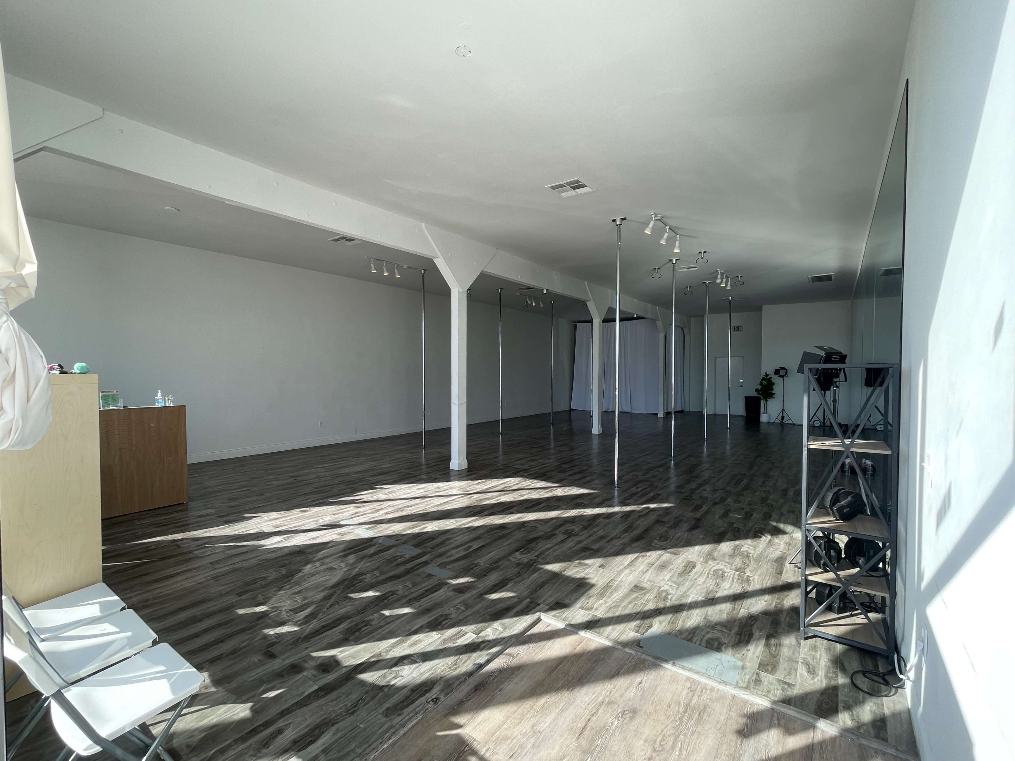 Bright Open Concept Studio with Floor-to-Ceiling Mirrors Image in Inglewood, Inglewood, CA