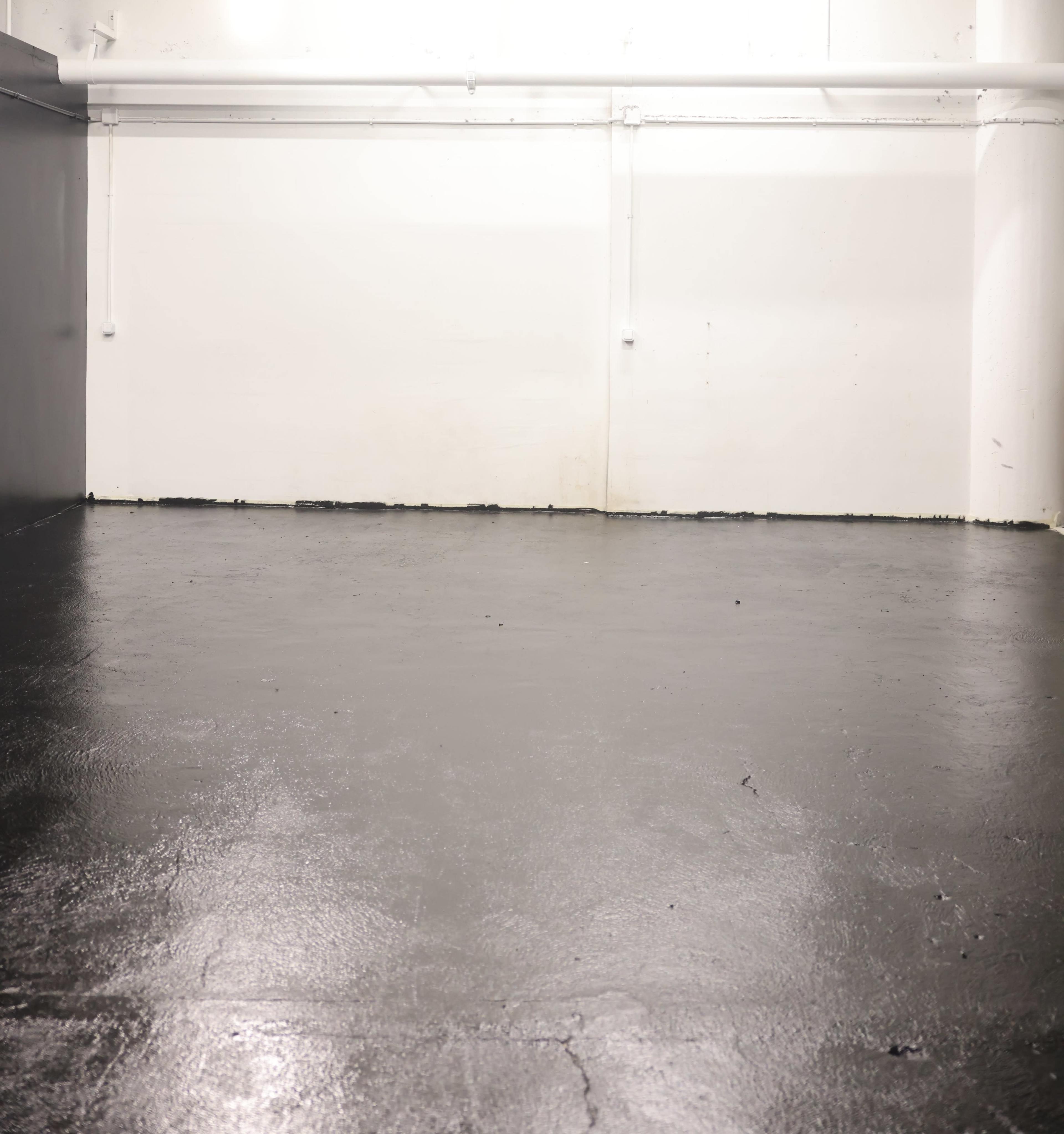 STUDIO PHOTO FOND NOIR DE 100 m2 Image in , Bagnolet