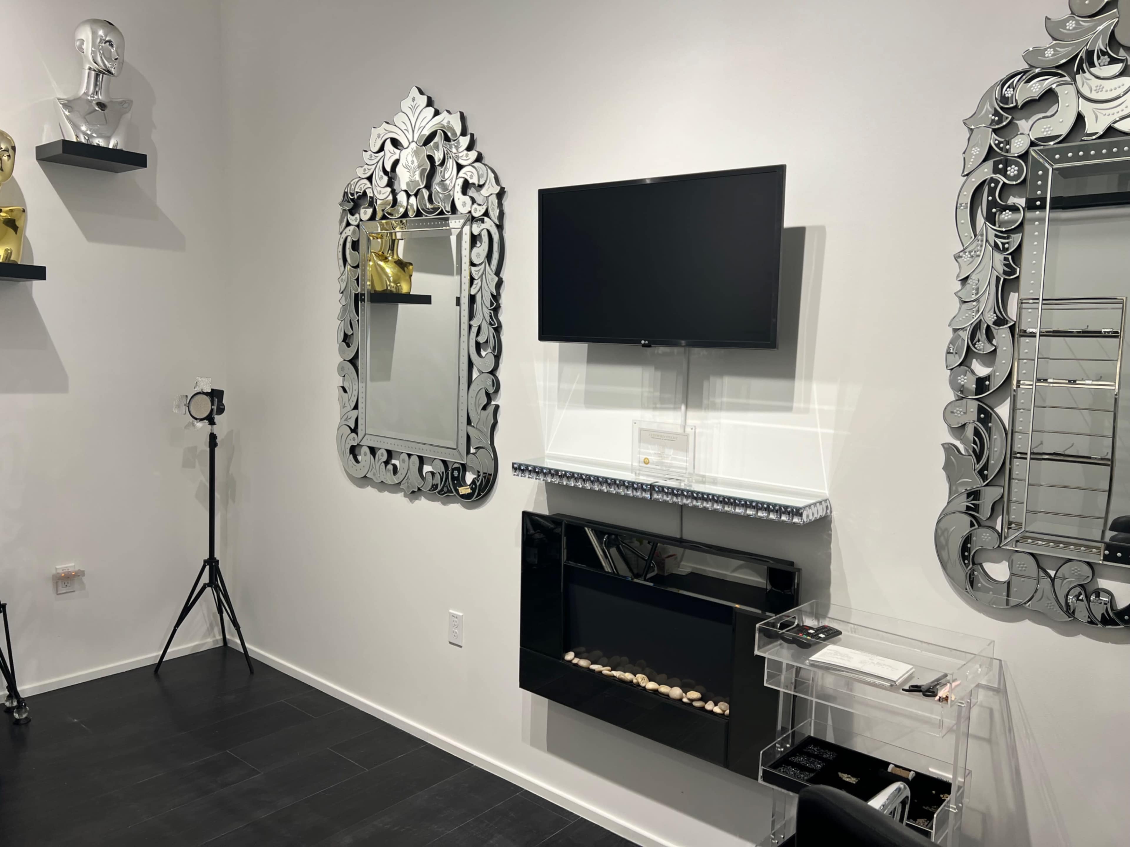 Luxury suite inside Salon Republic Image in Emeryville, Emeryville, CA