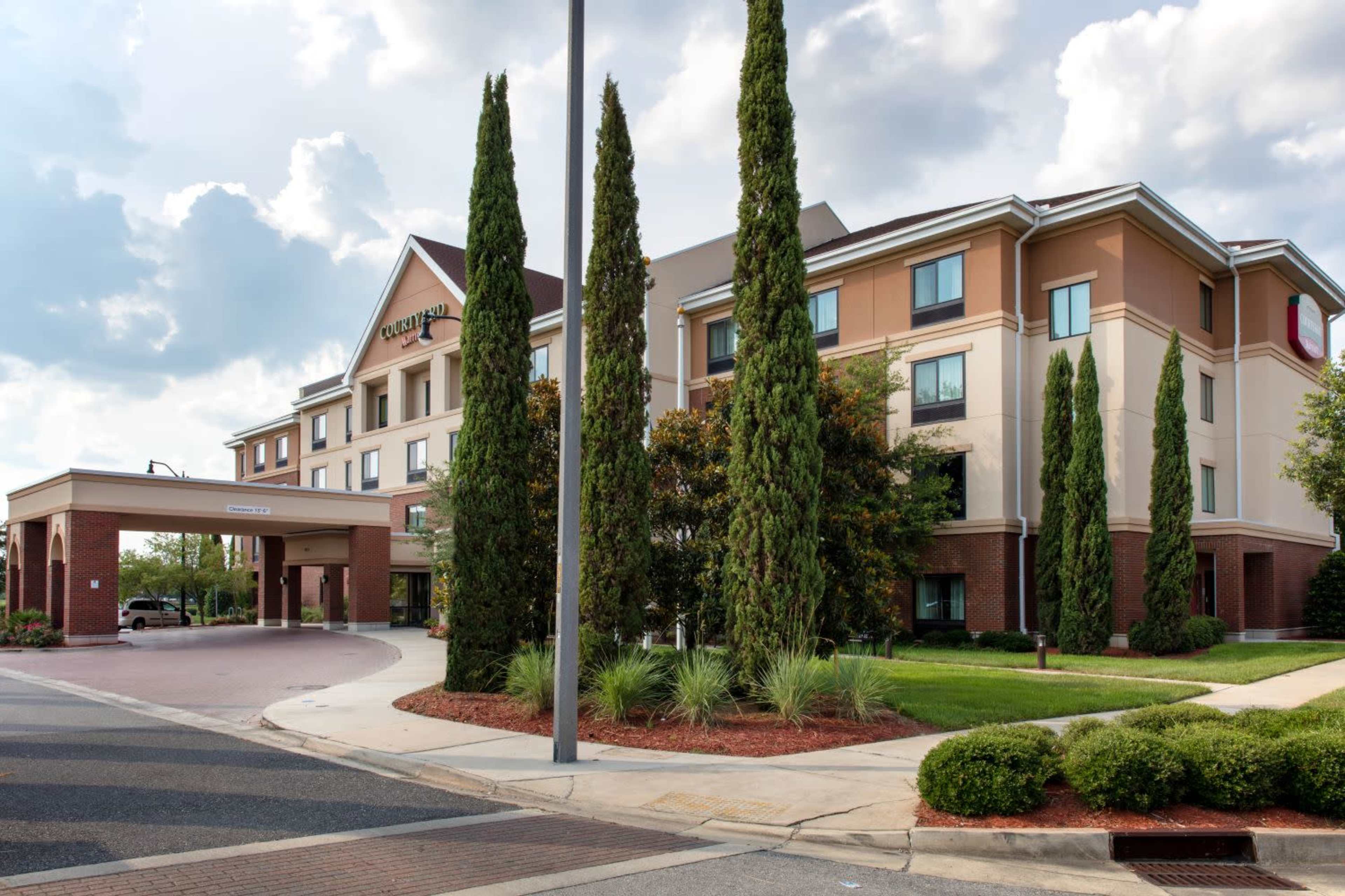 Bright & Modern Meeting Space Near Jacksonville’s Beltway Image in Regency, Jacksonville, FL