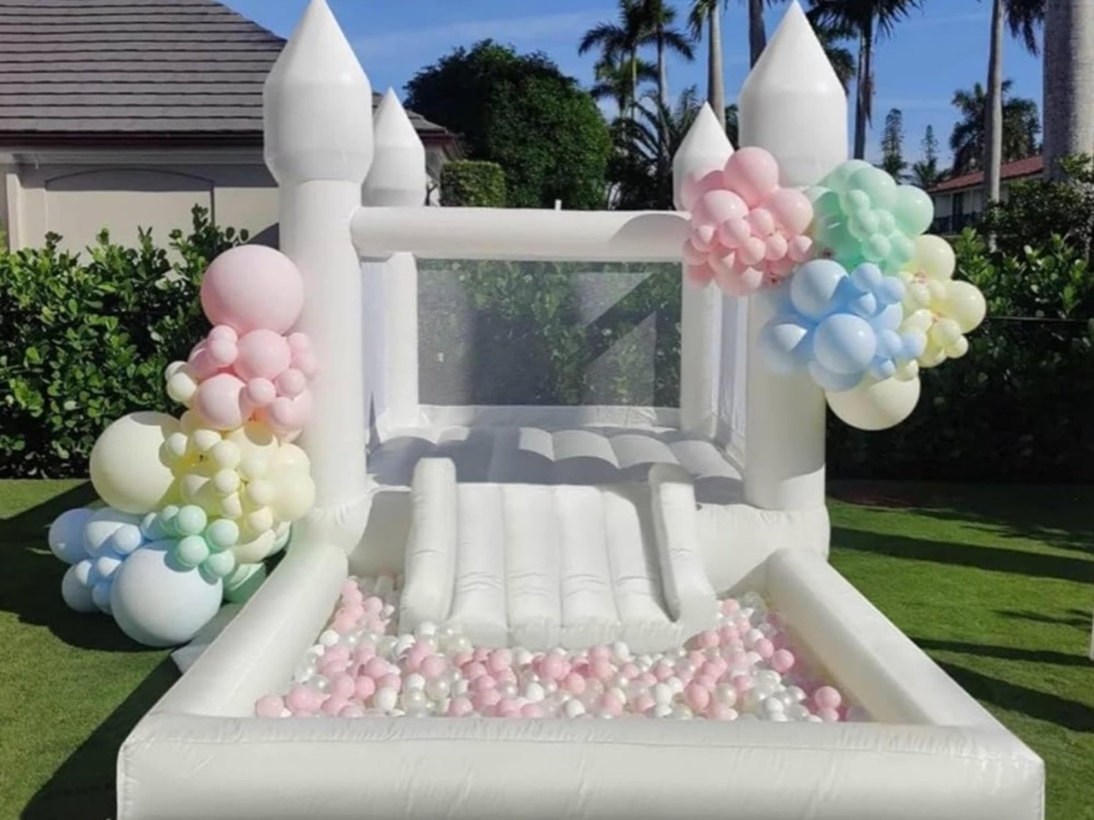 Bounce House (13' L x 8' W x 8' H)