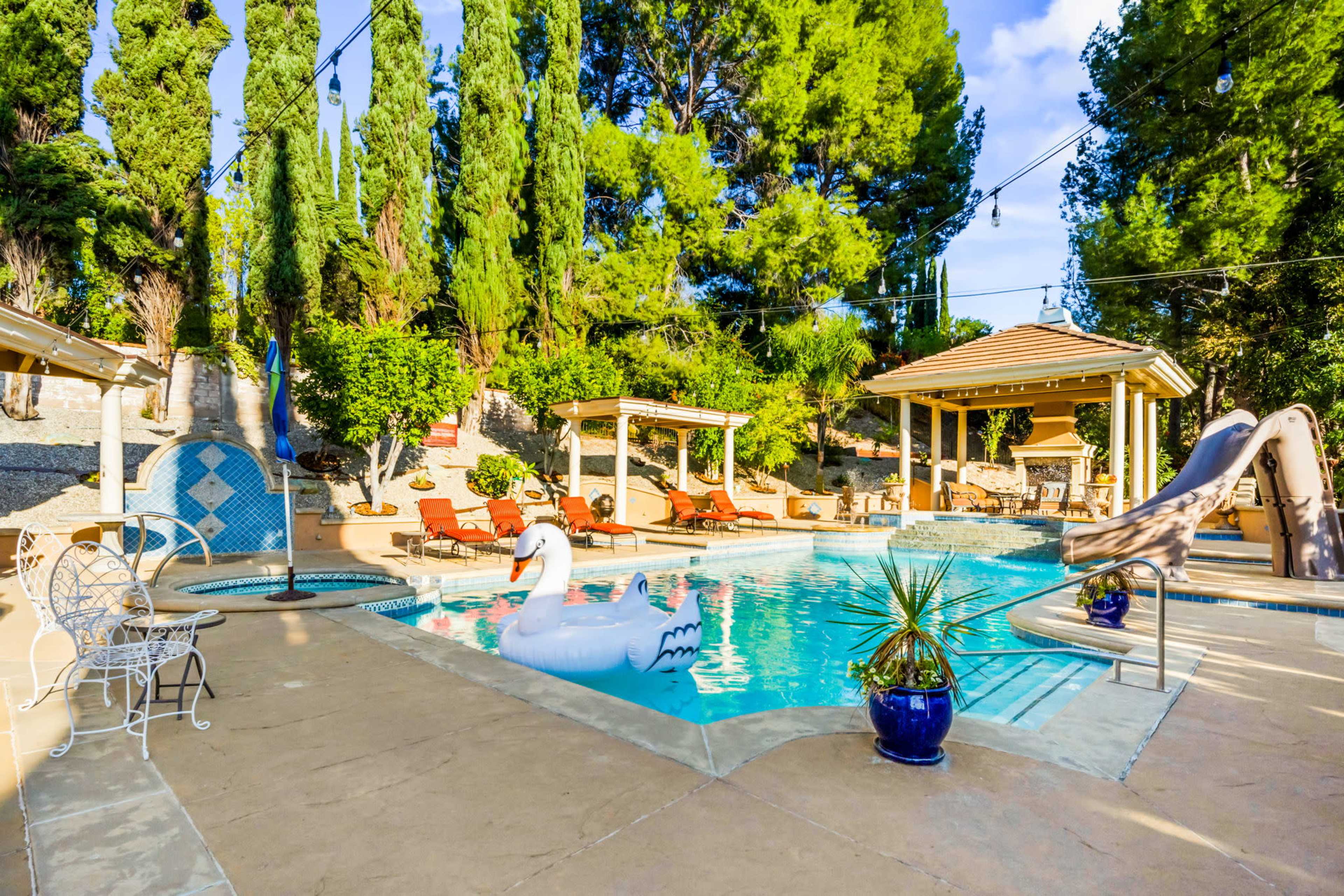 Resort House w/huge backyard and pool Image in Porter Ranch, northridge, CA