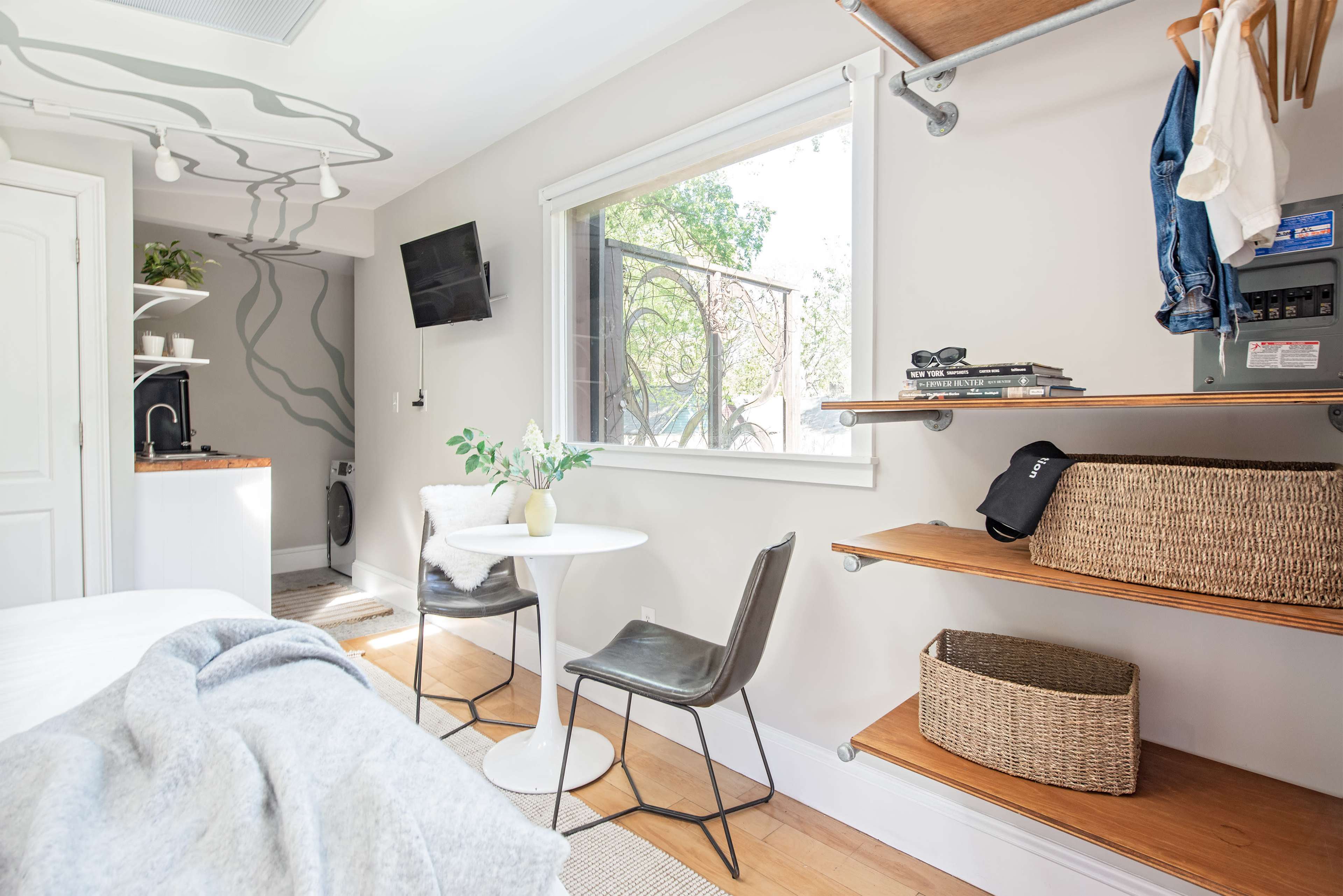 Ursa Minor - Bright, Tiny Designer Carriage House Image in Cabbagetown, Atlanta, GA