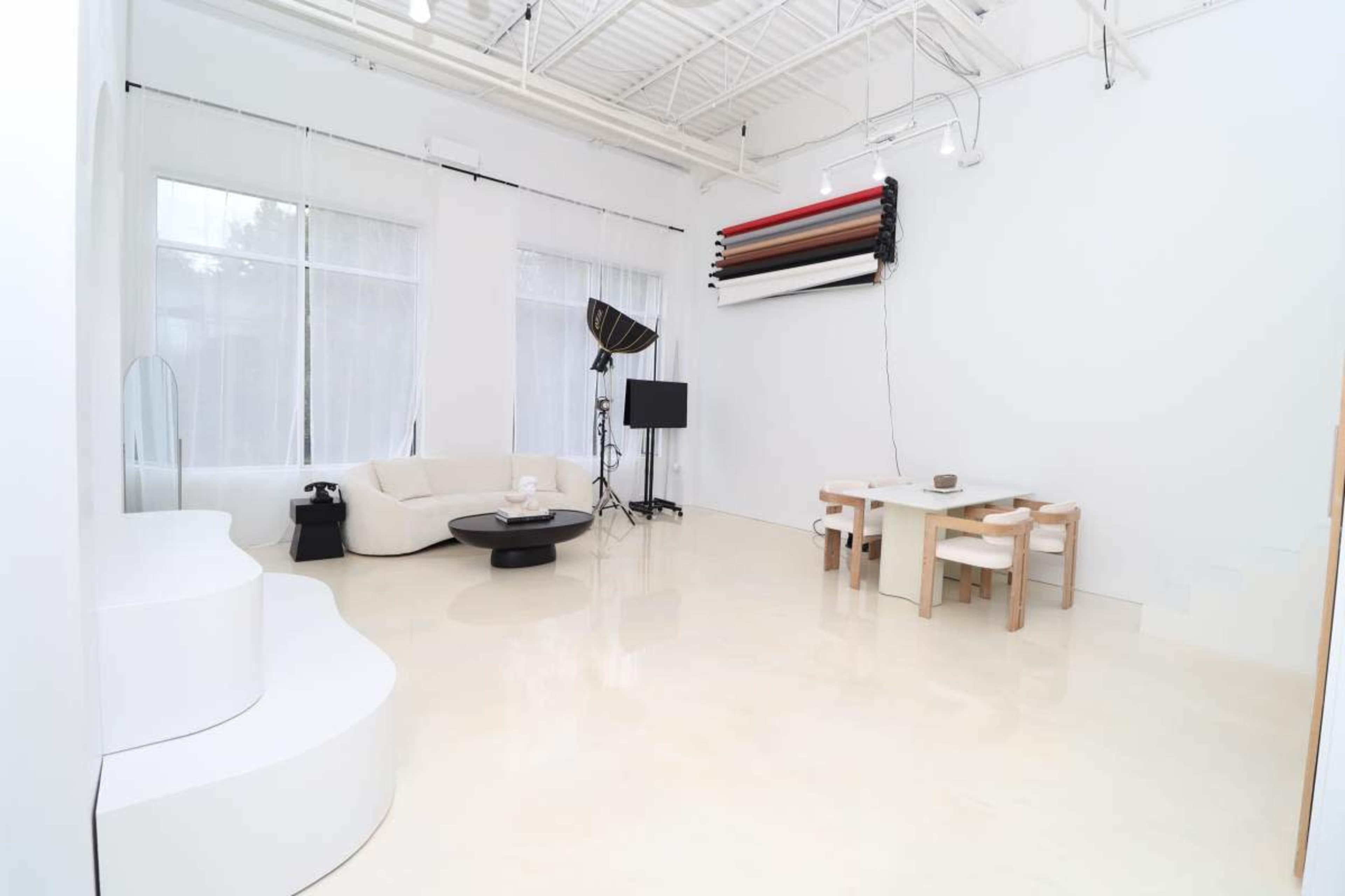 Modern Luxury Natural-Light Photo Studio — Metro Atlanta (Suwanee, Ga) for Photoshoots, Content Creation, Events, Classes Image in Suwanee, Suwanee, GA