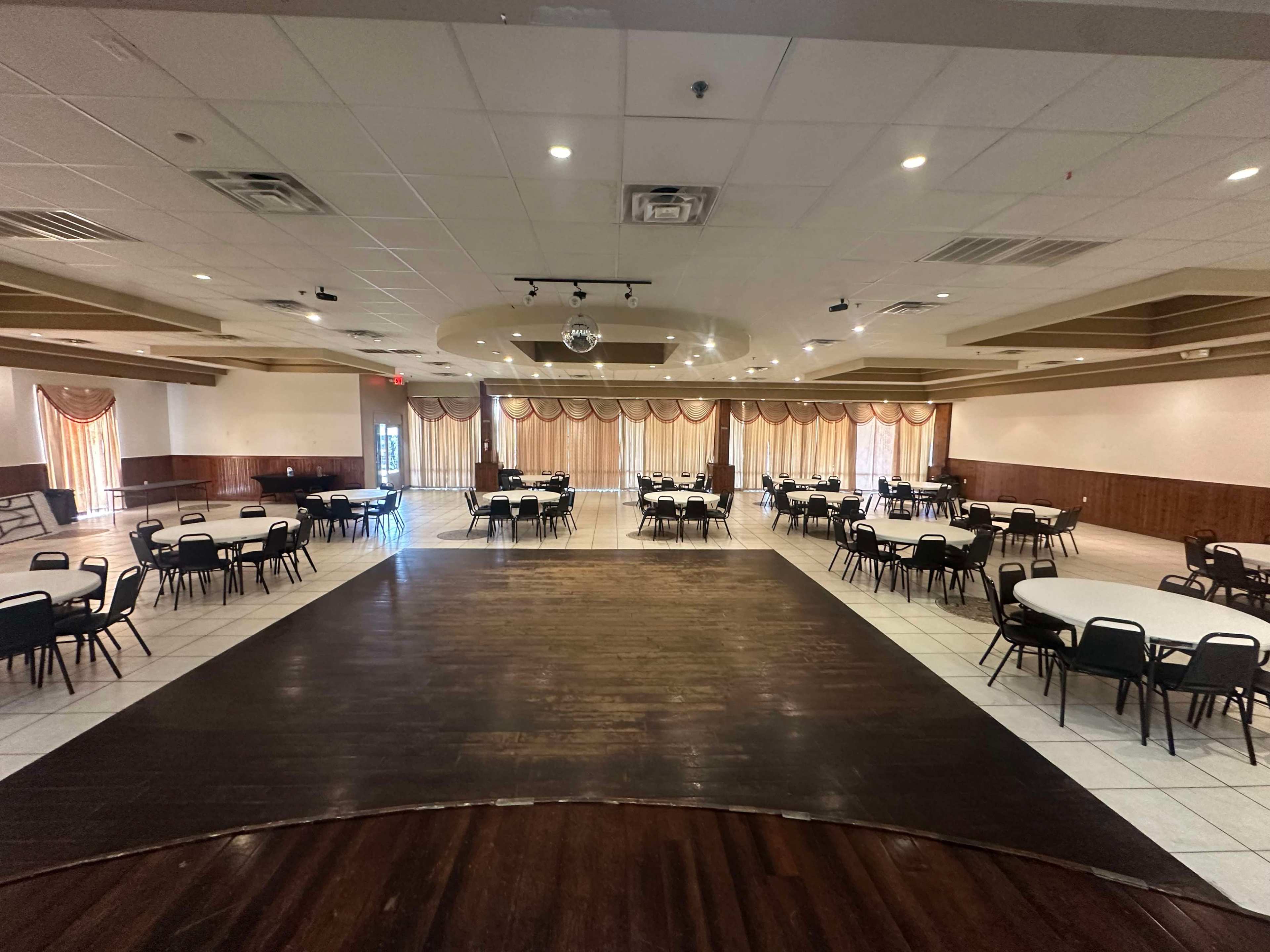 South Houston, Spacious banquet hall, Image in South Acres / Crestmont Park, Houston, TX