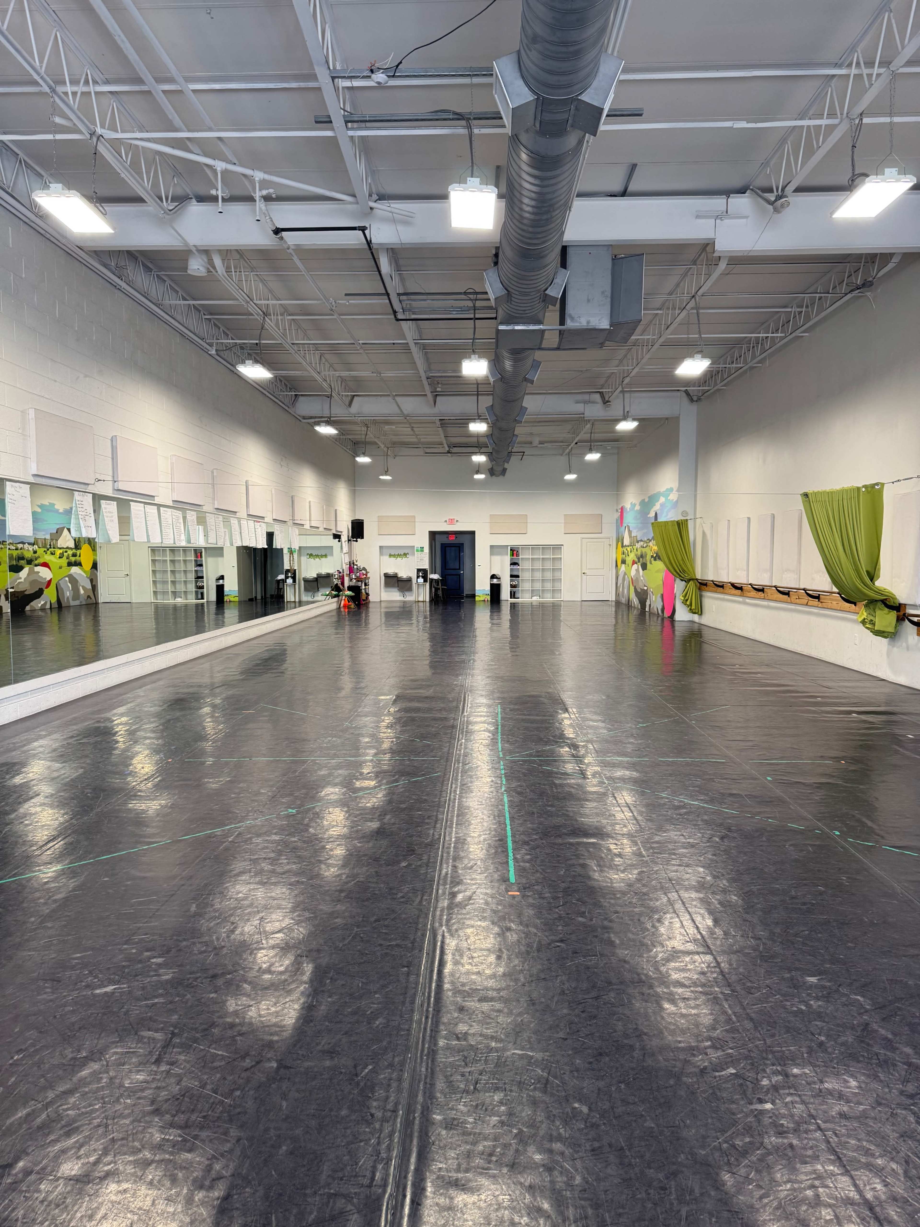 In-Town 4,000sqft fully renovated wearhouse space, high ceilings & Loading dock - LARGE STUDIO Image in Lindridge-Martin Manor, Atlanta, GA