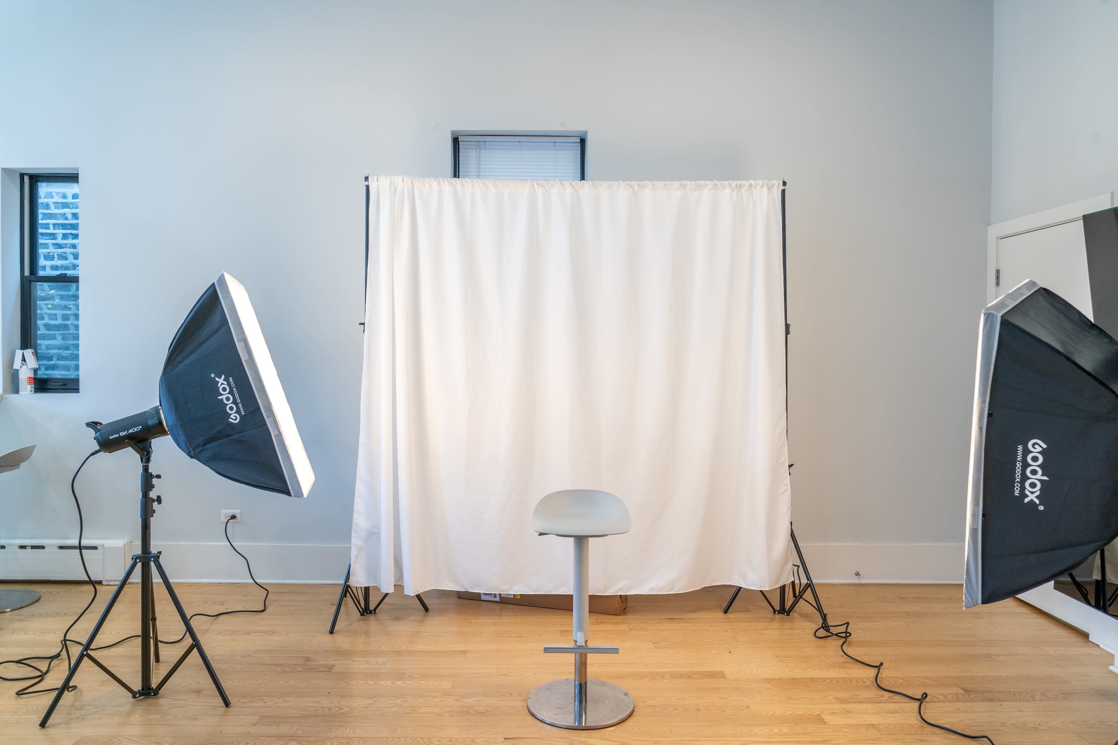 East Pilsen Studio Loft with High Ceilings and  Tons of Natural Light Image in Lower West Side, Chicago, IL