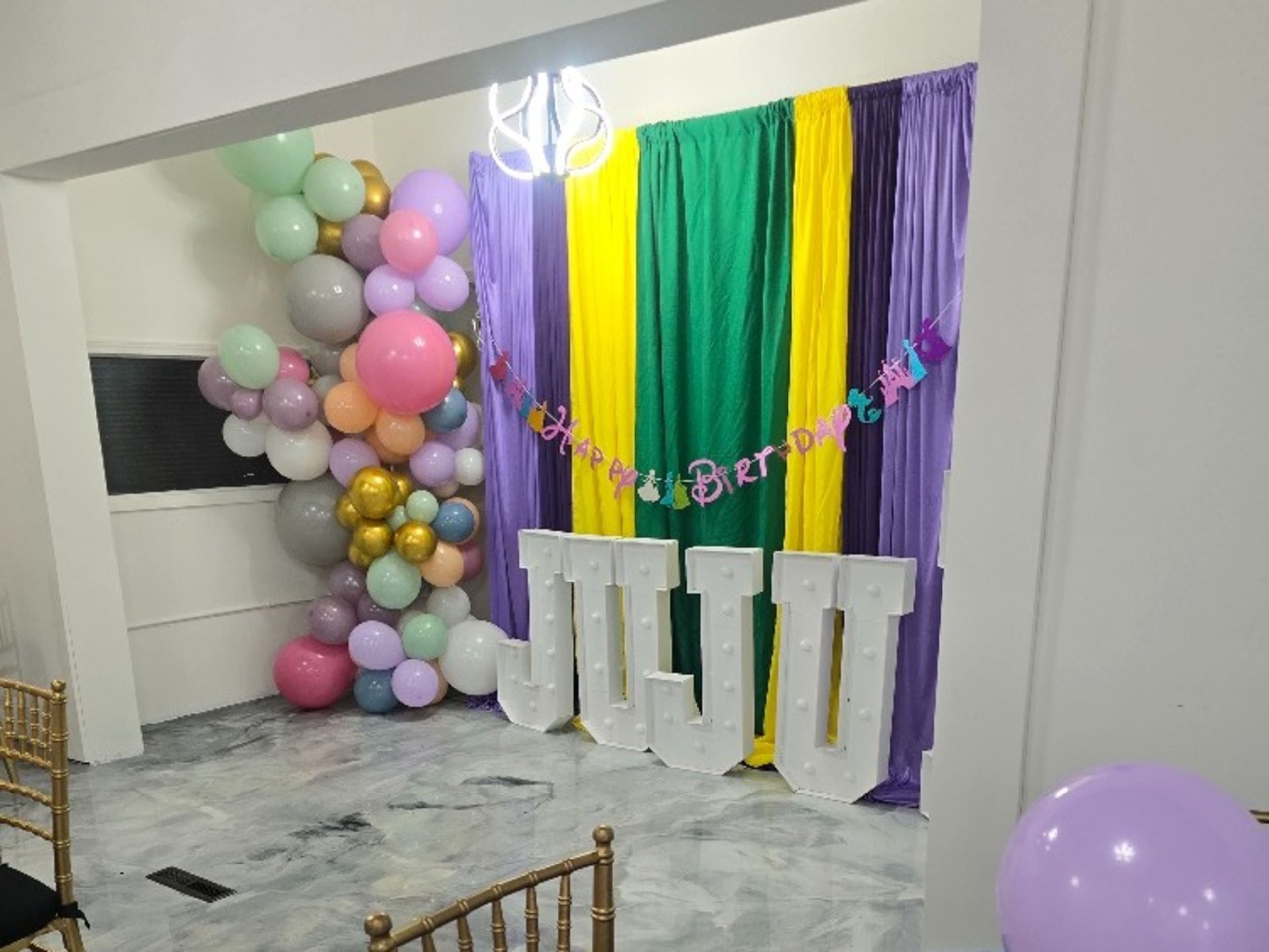 Fabric backdrop & Organic balloon 